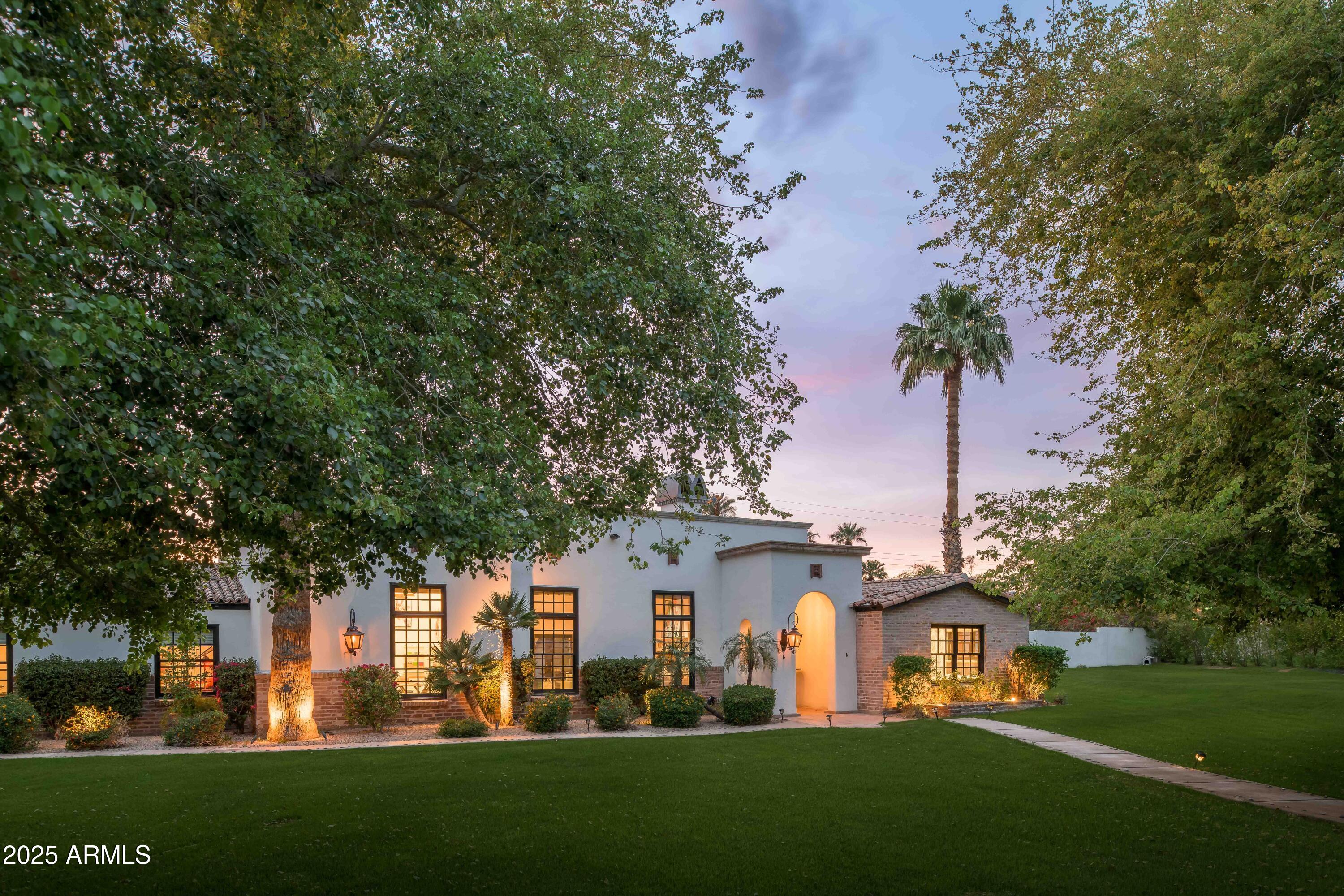 ROYAL PALM CIRCLE - Residential