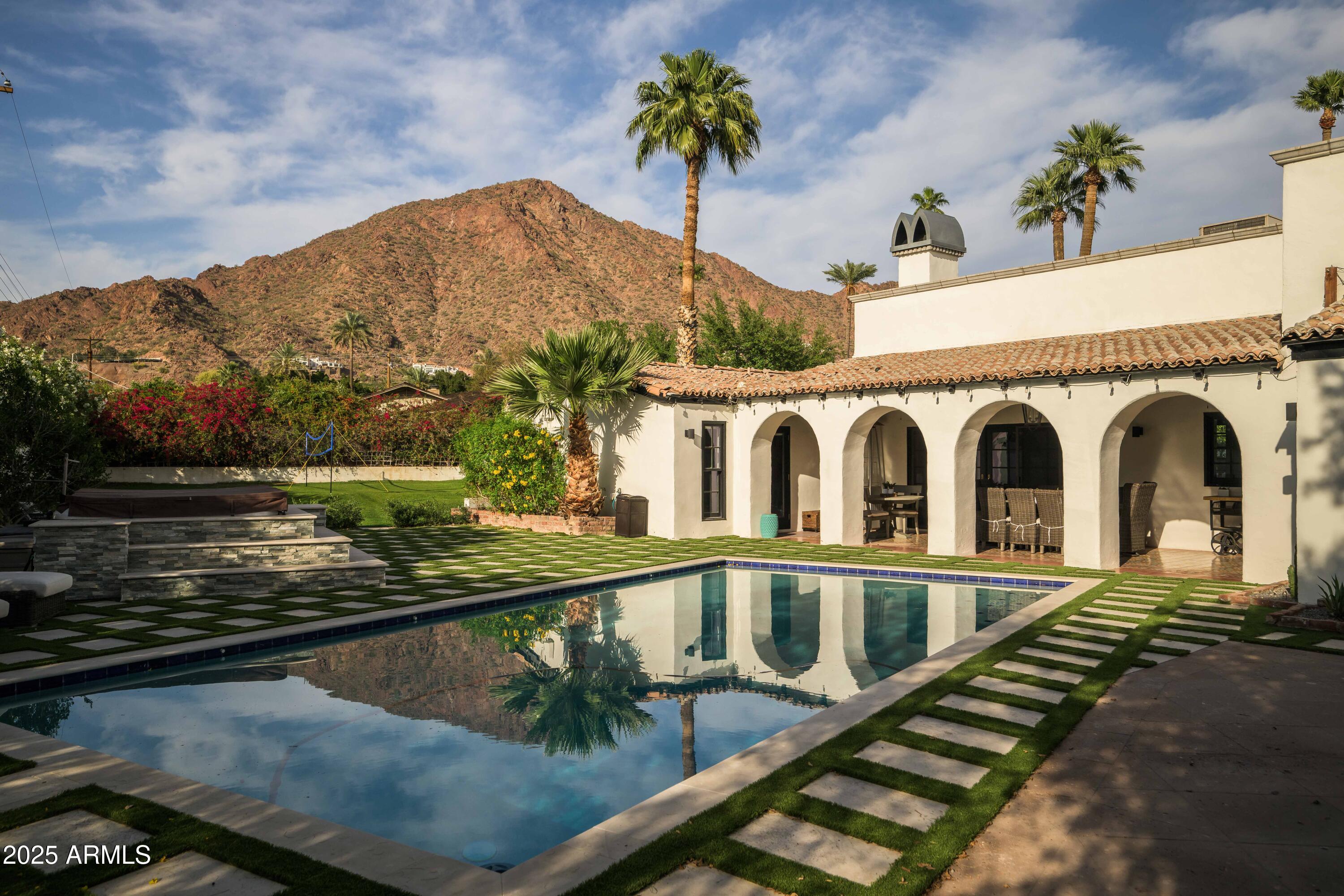 ROYAL PALM CIRCLE - Residential