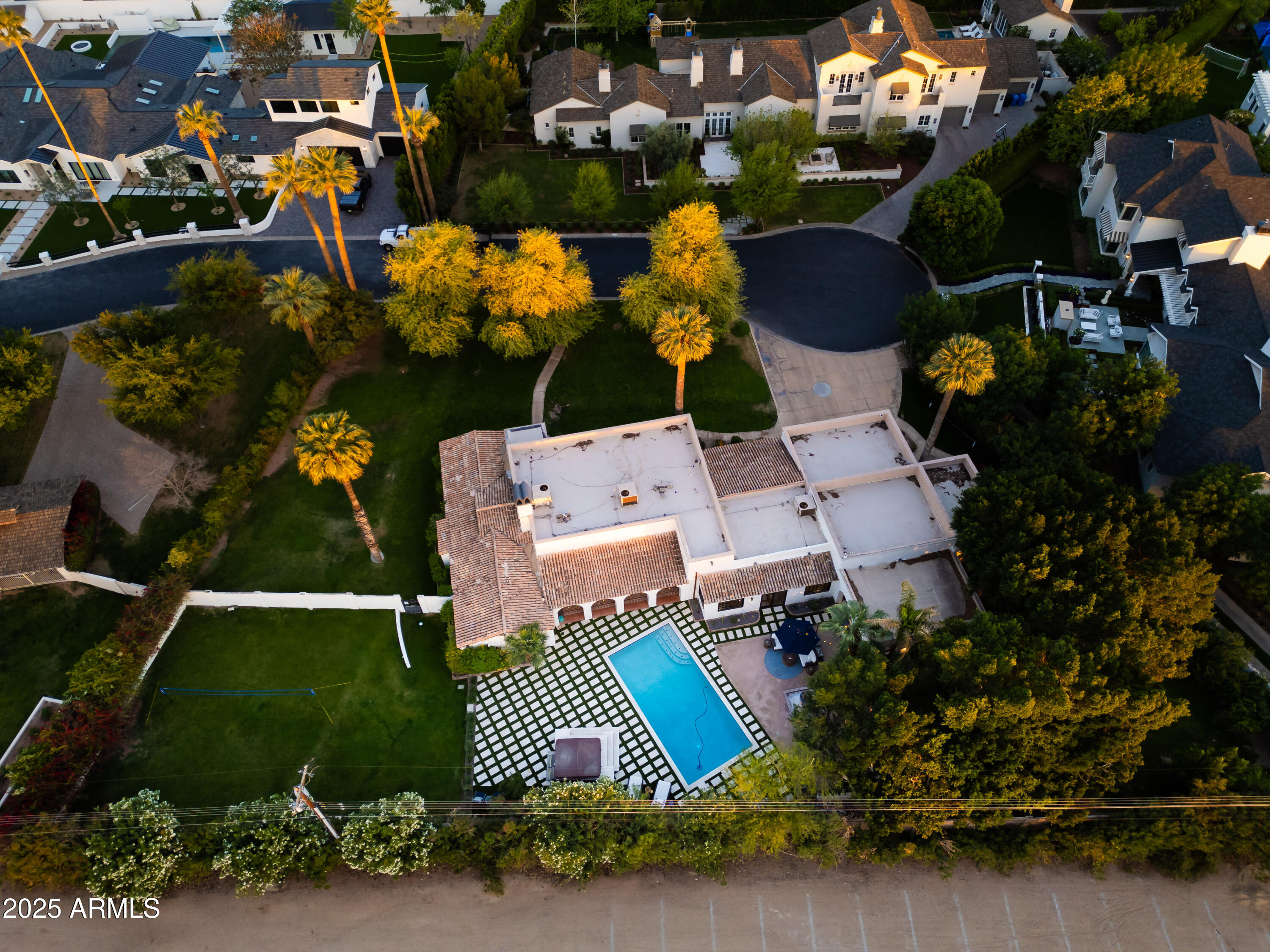 ROYAL PALM CIRCLE - Residential