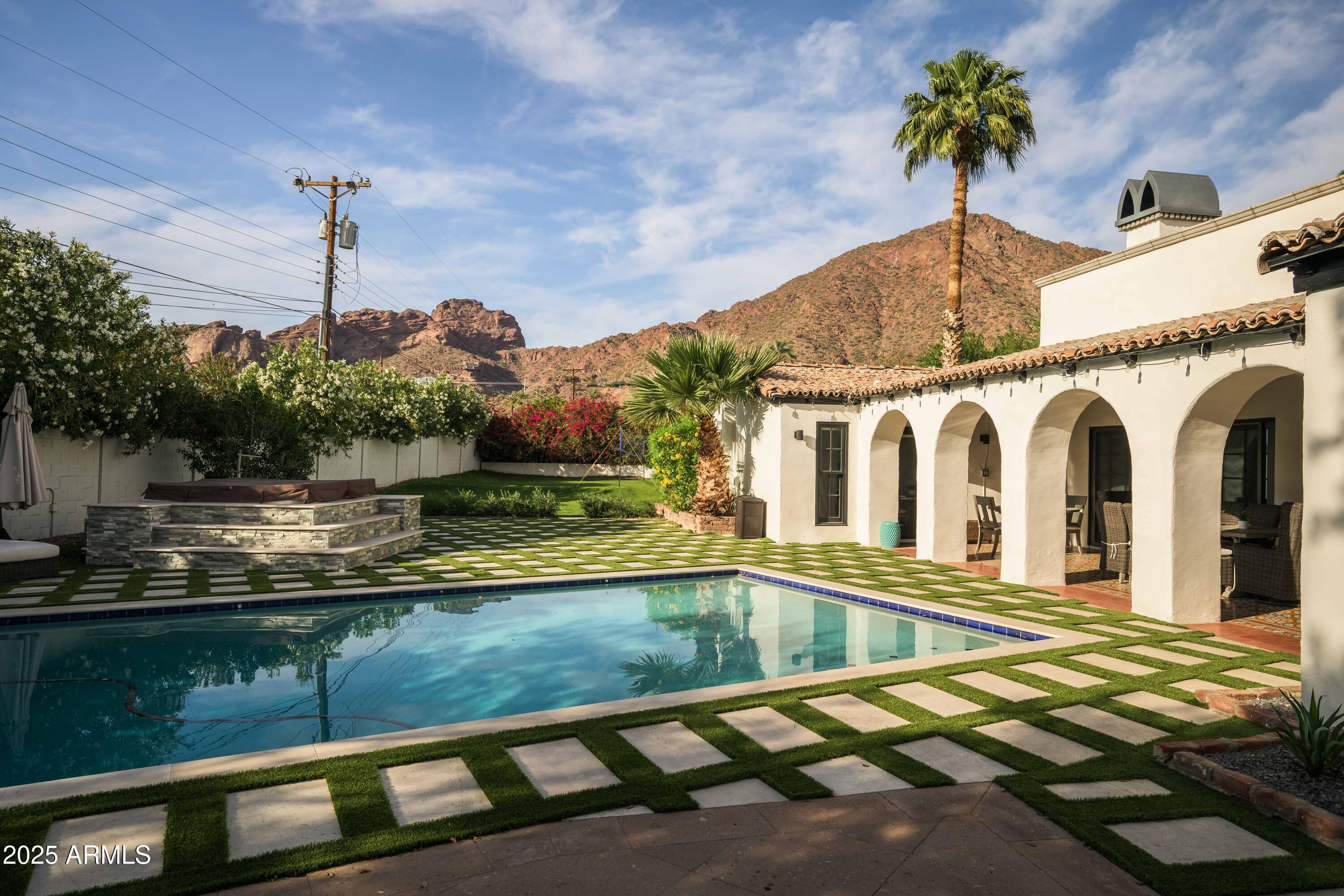 ROYAL PALM CIRCLE - Residential