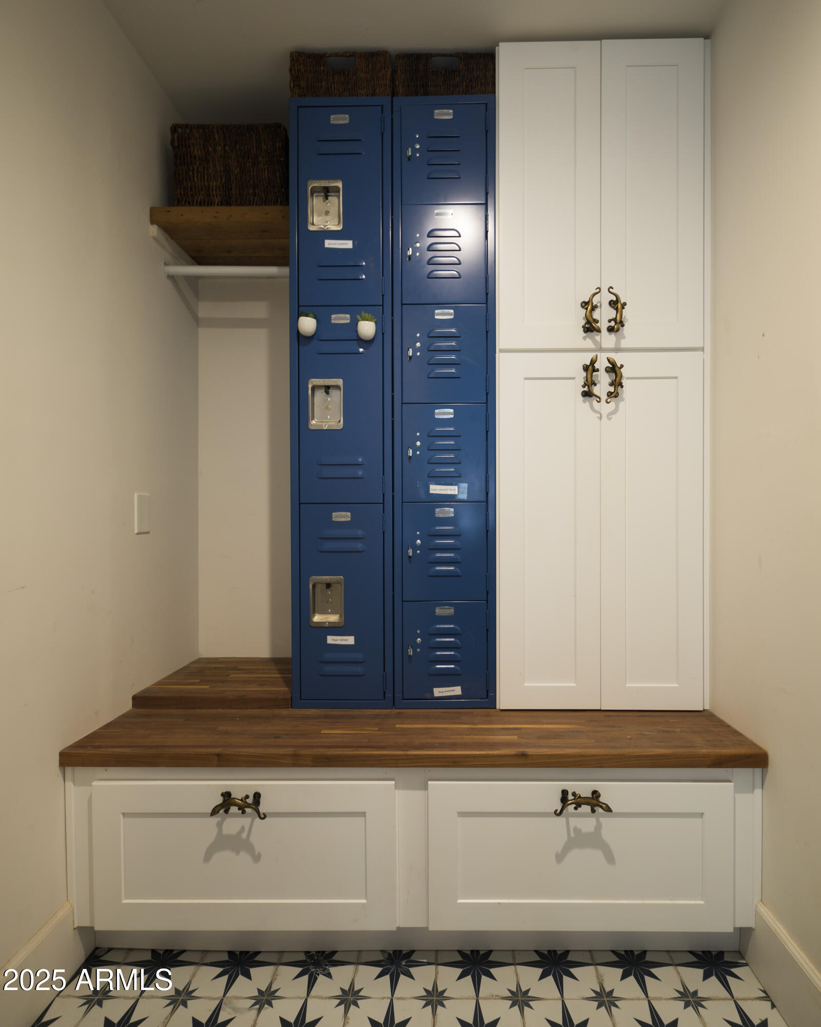 ROYAL PALM CIRCLE - Residential