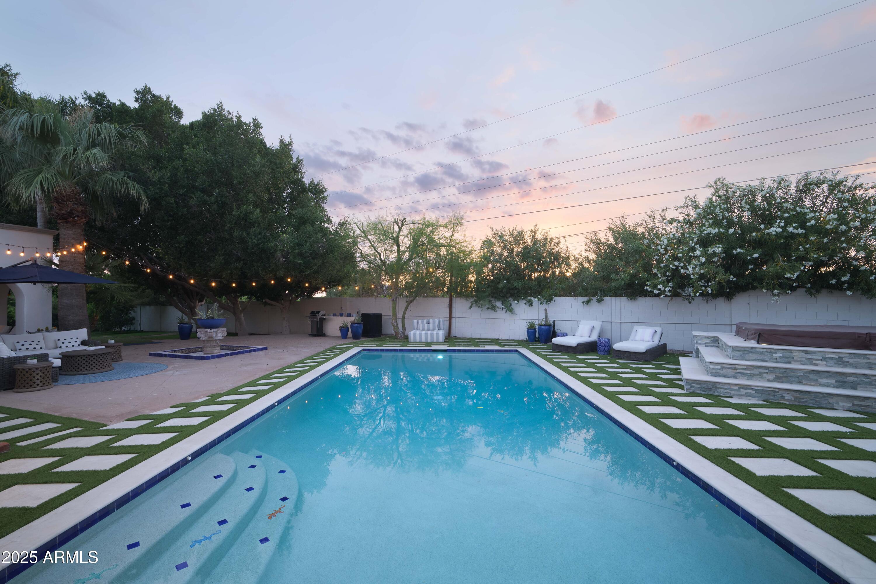 ROYAL PALM CIRCLE - Residential