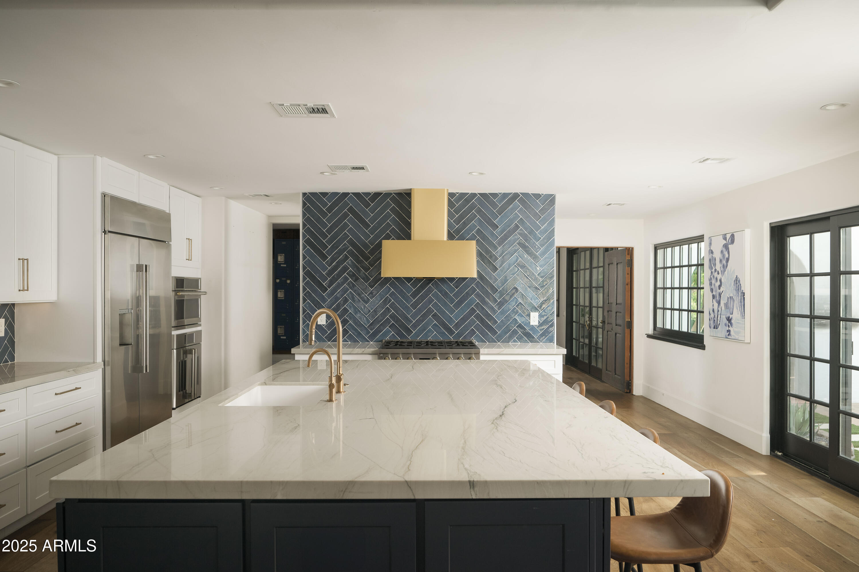 ROYAL PALM CIRCLE - Residential
