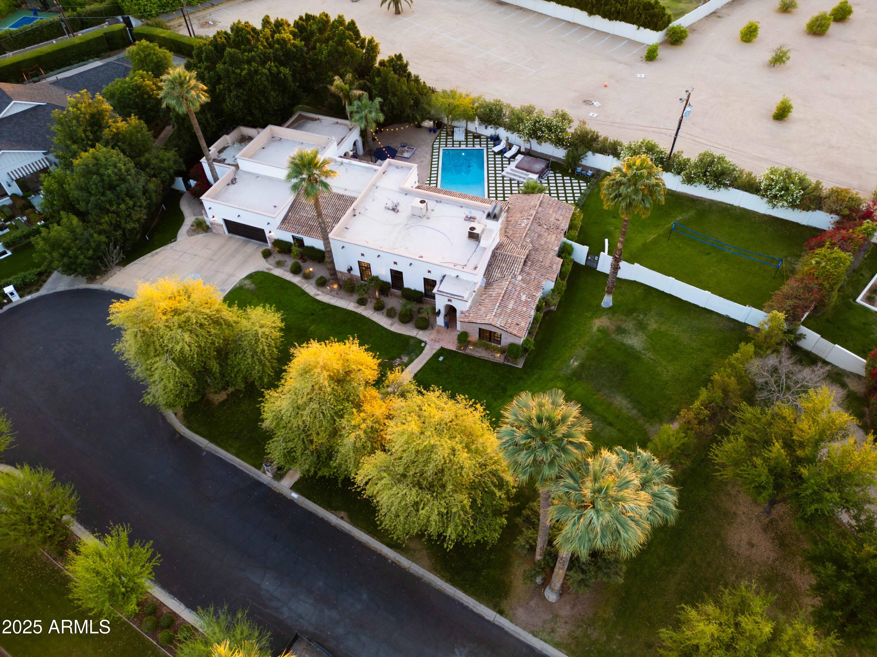 ROYAL PALM CIRCLE - Residential
