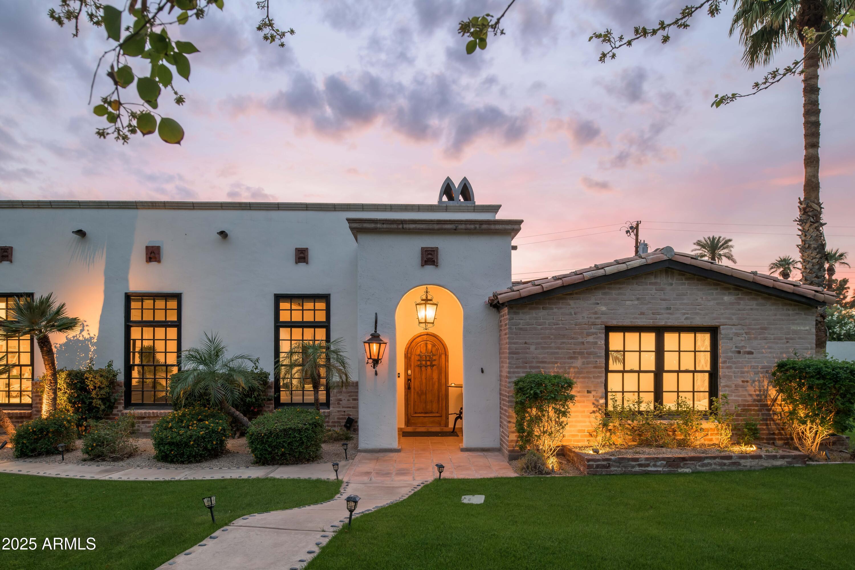 ROYAL PALM CIRCLE - Residential