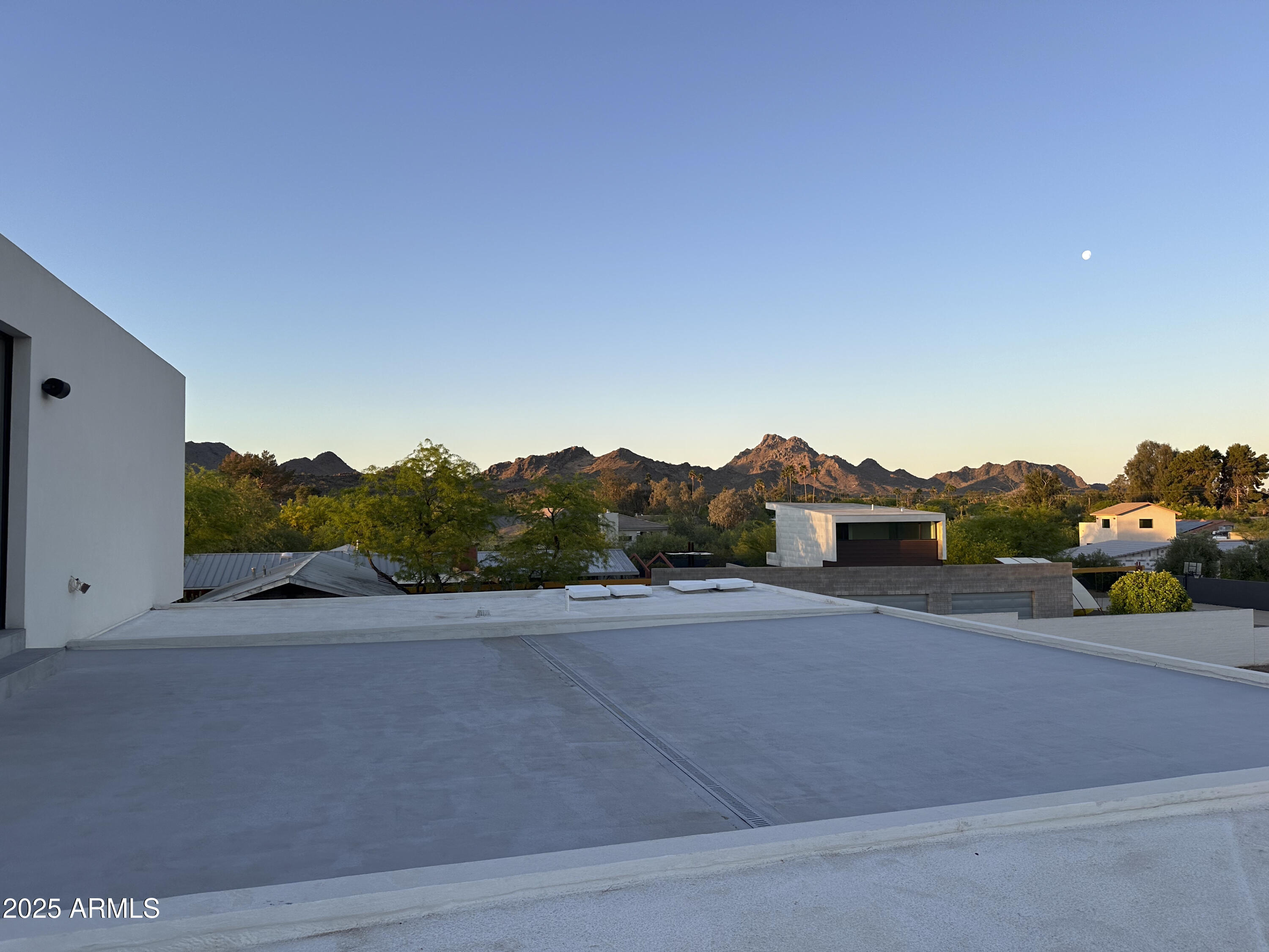 PARADISE FOOTHILLS - Residential