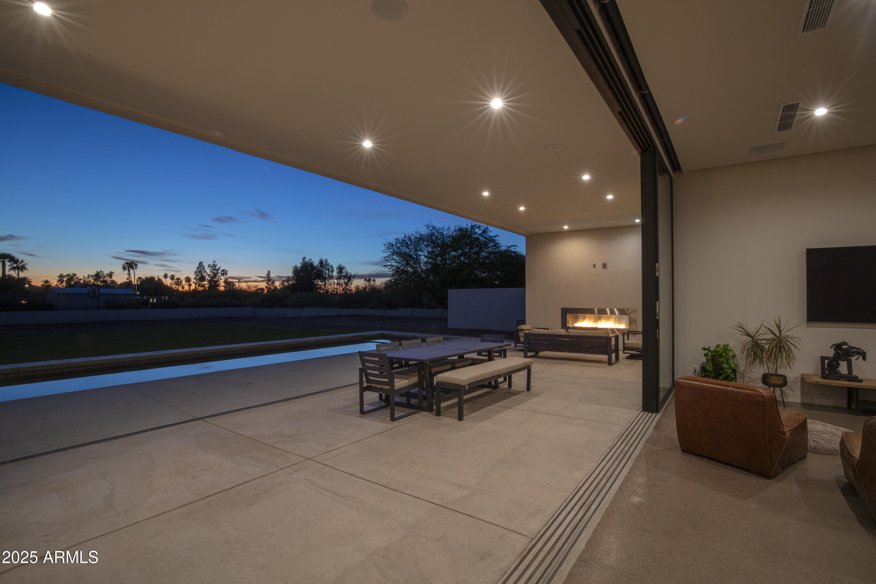 PARADISE FOOTHILLS - Residential