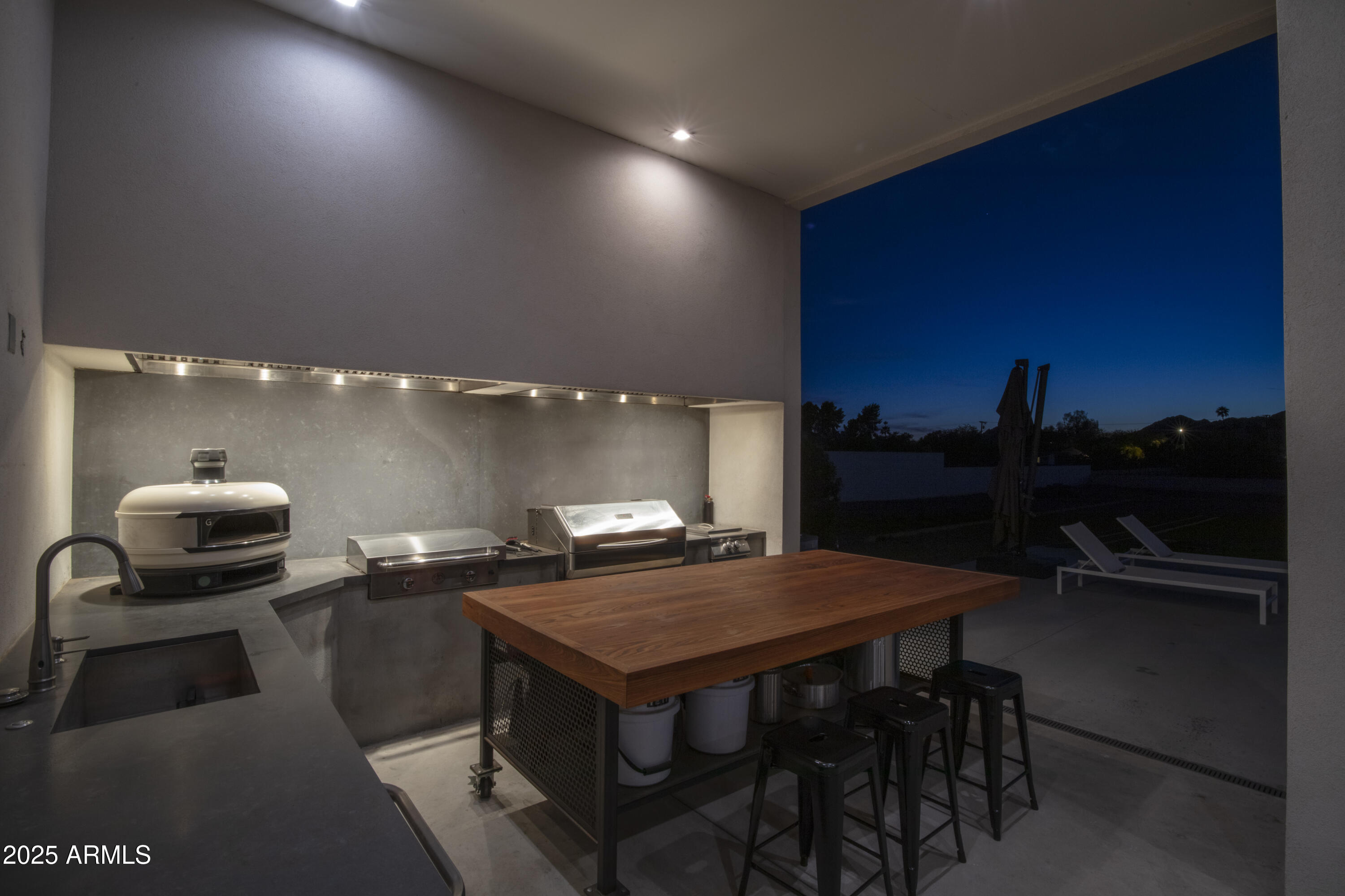 PARADISE FOOTHILLS - Residential