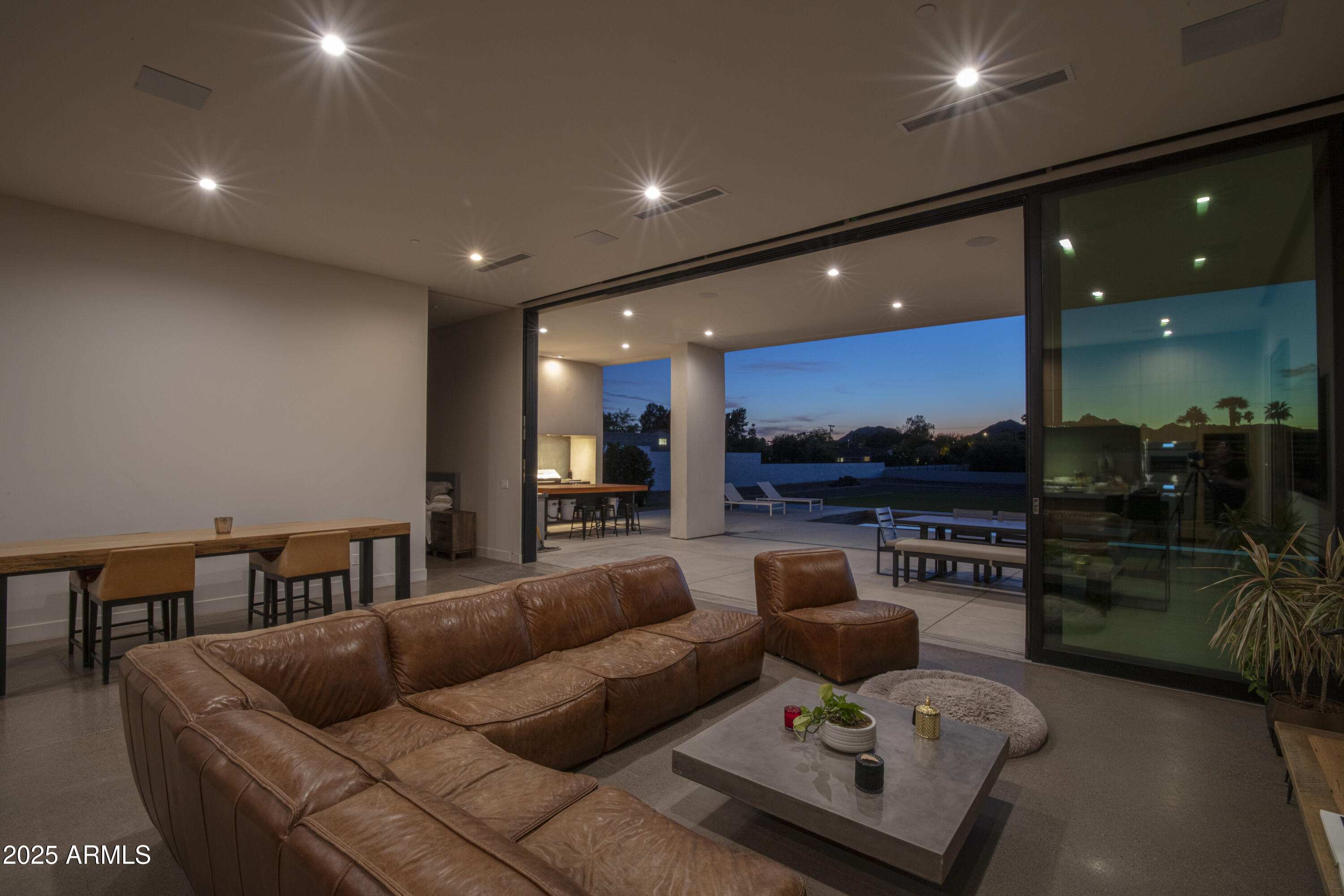 PARADISE FOOTHILLS - Residential