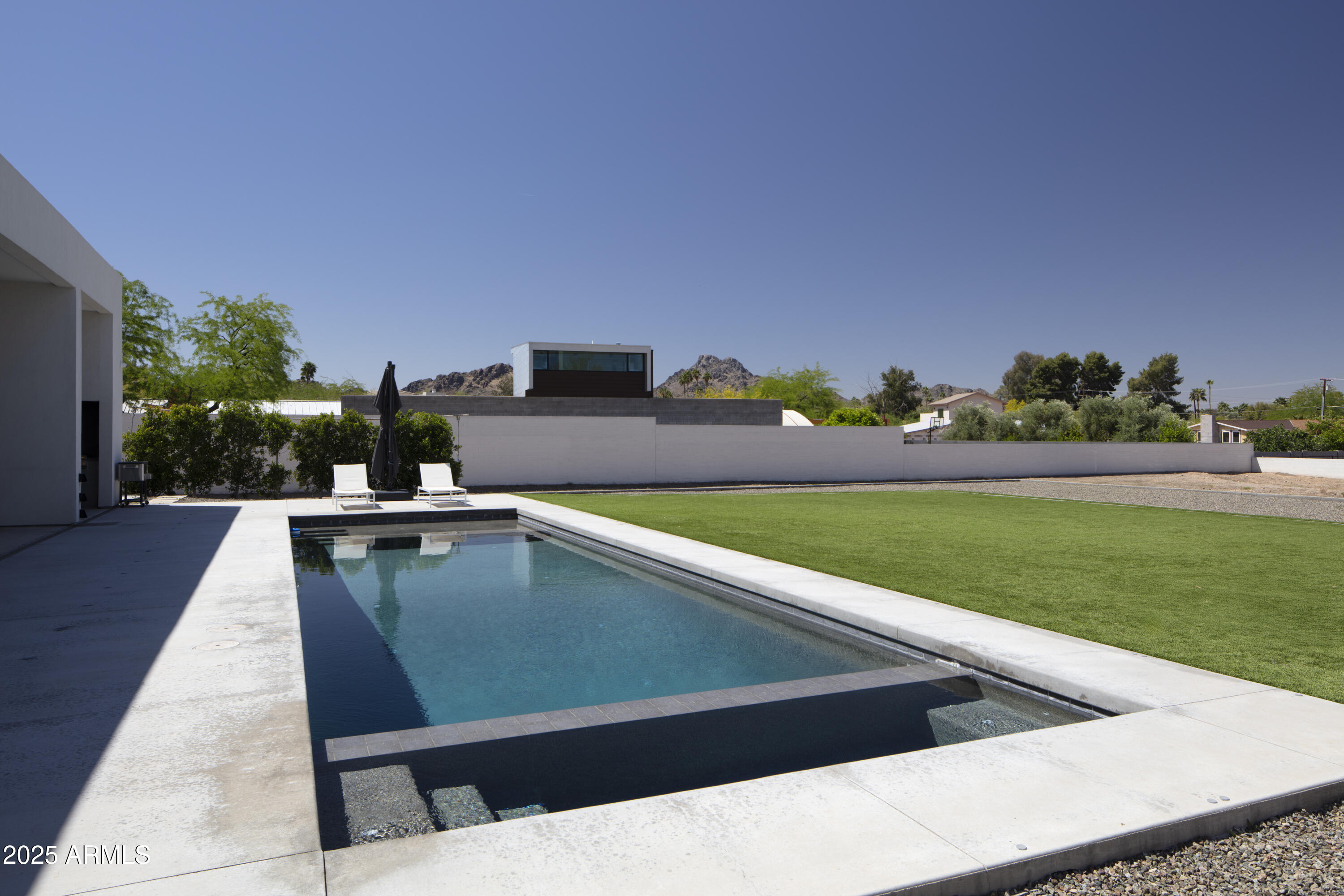 PARADISE FOOTHILLS - Residential