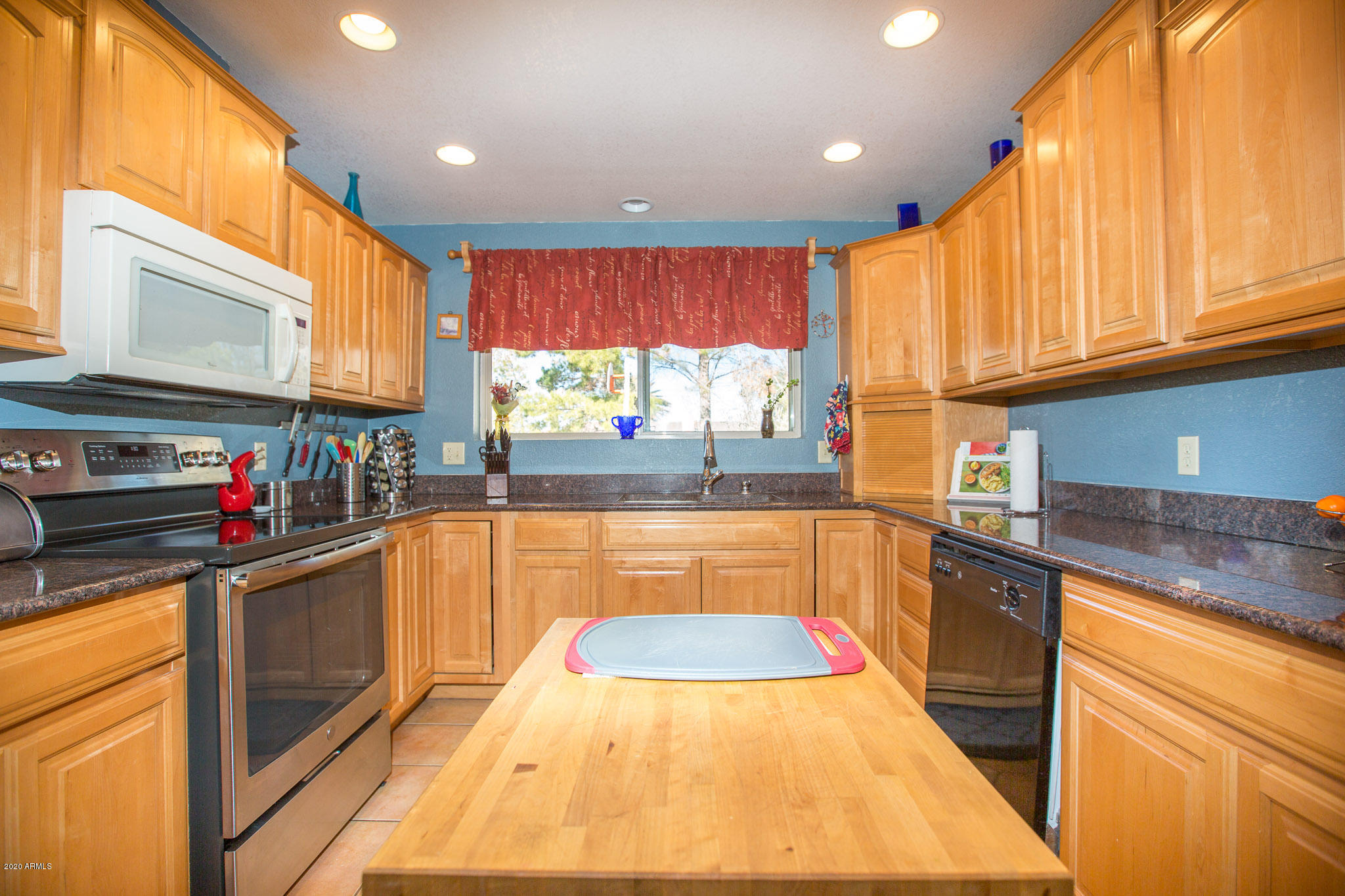 TOWN & COUNTRY ESTATES - Residential