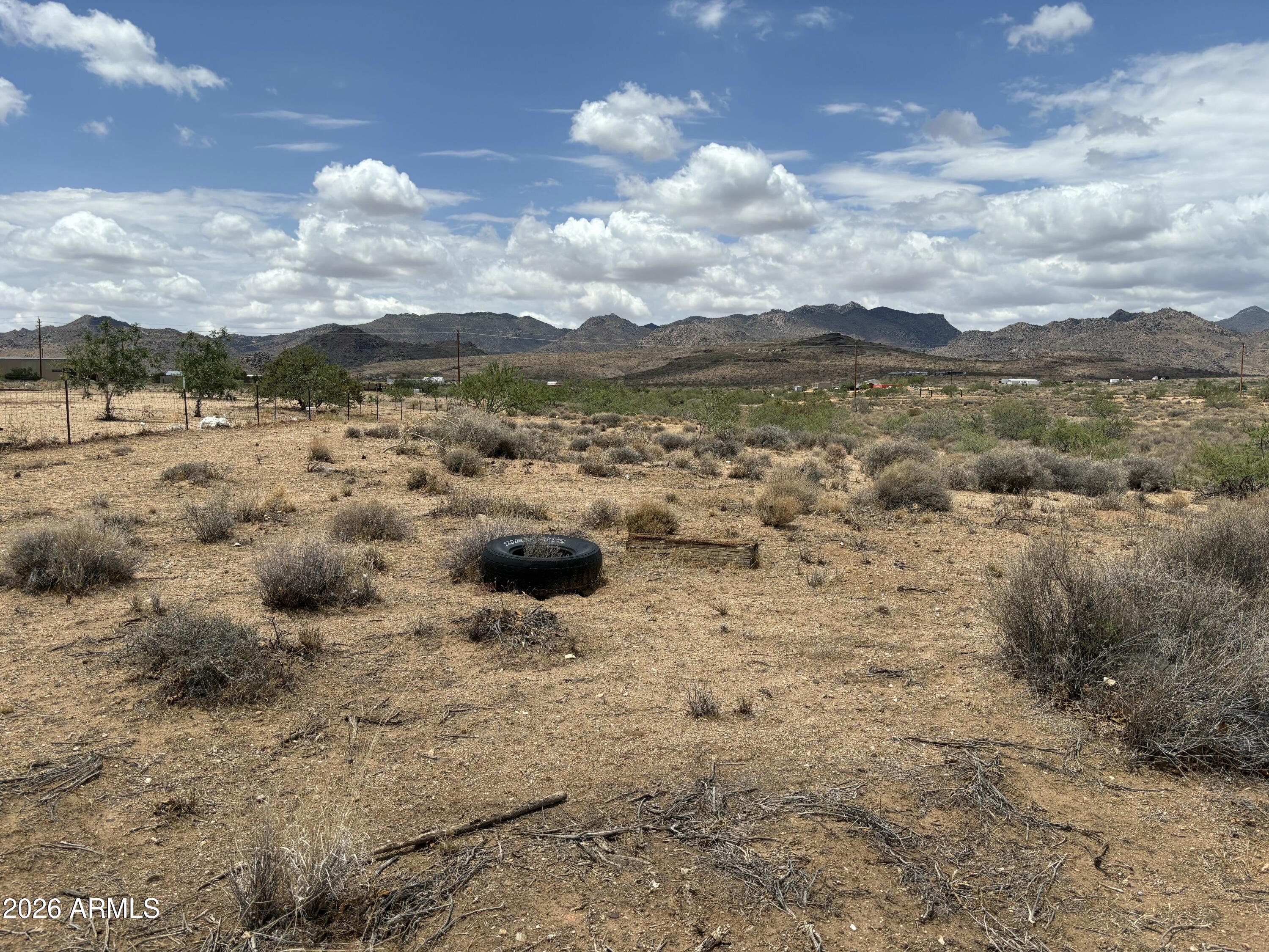 🌵 Build your Arizona dream on this beautiful piece of land near Kingman! Wide open skies, mountain views, and room to create the lifestyle you've been wanting. Great opportunity for a custom home, manufactured home, weekend getaway, RV setup, or long-term investment. Enjoy peaceful desert surroundings with easy access to Kingman, Route 66, Las Vegas, and outdoor recreation. Plenty of space for toys, animals, gardens, or off-grid living. Buyer to verify utilities, zoning, access, floodplain, and intended use. Don't miss your chance to own your own slice of Arizona freedom! ☀️🌄. Open to win/win creative financing solutions. Lets work together to get YOU some land!!