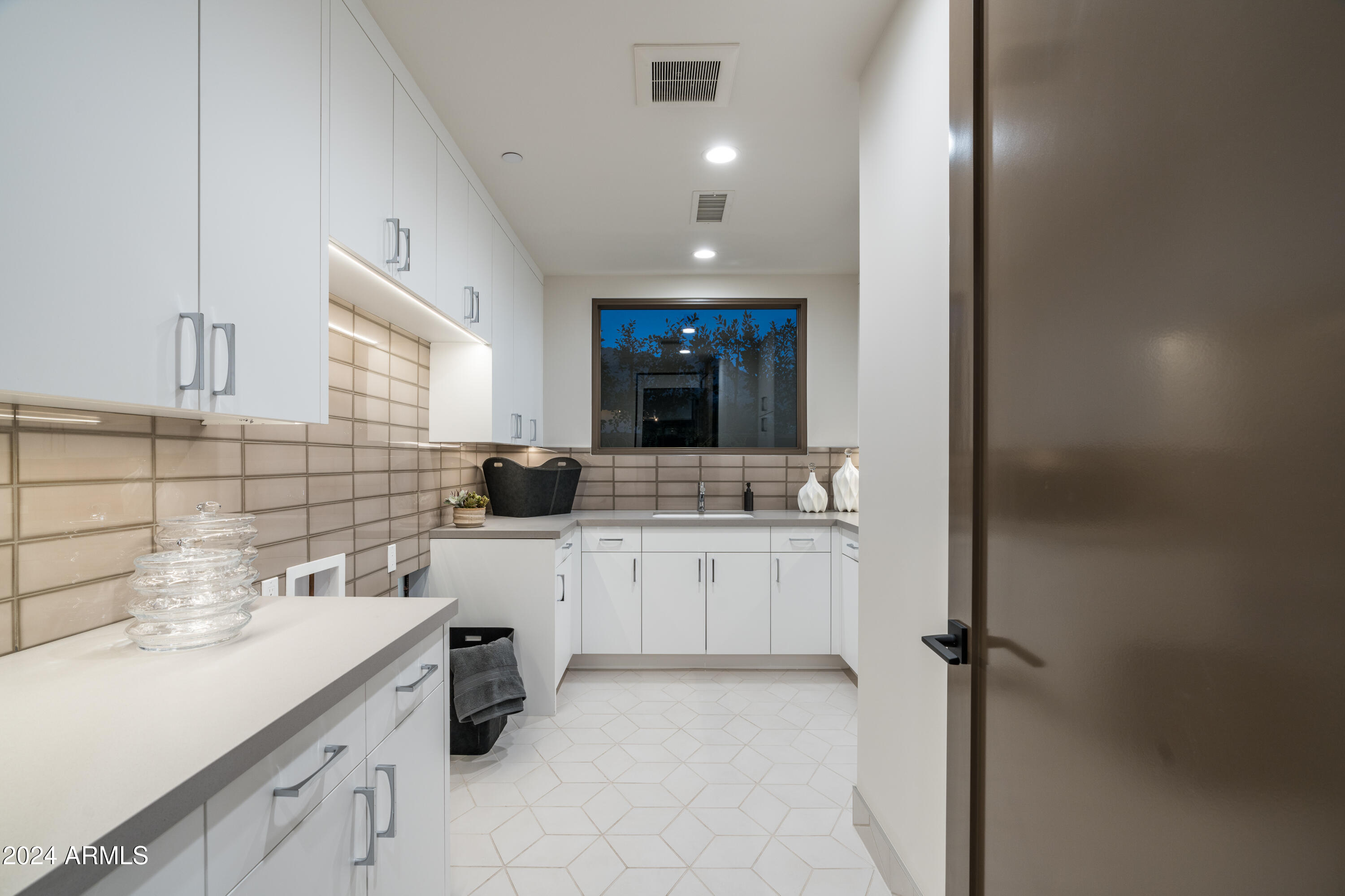 THE VILLAGE AT MOUNTAIN SHADOWS - Residential