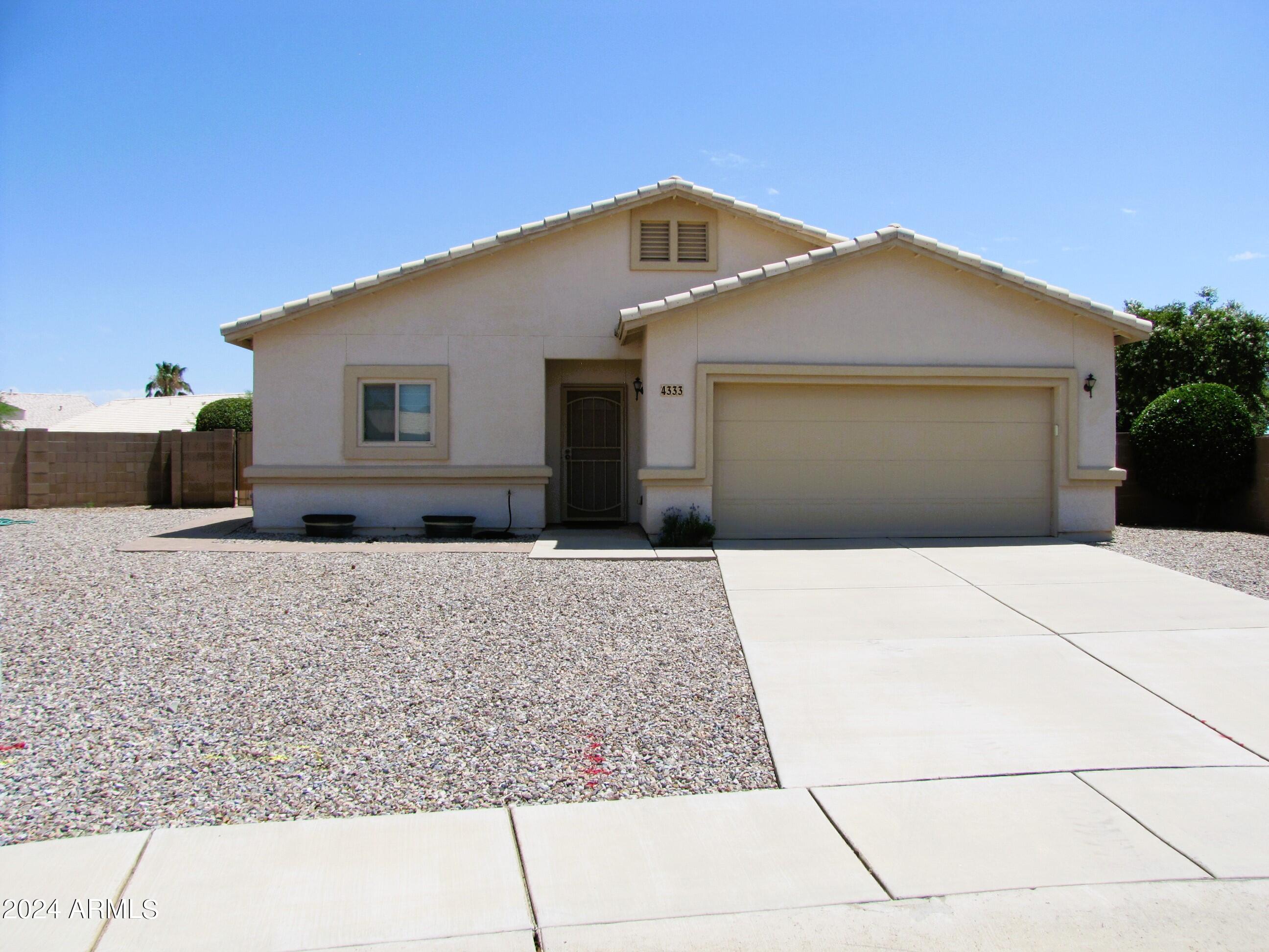 This 3BR/2BA/2CG, 1378 sq.ft. home on a cul-de-sac, is centrally located in Sierra Vista, AZ minutes from Ft. Huachuca, shopping, schools and Canyon Vista Medical Center. The open-floor plan includes a large living area, central A/C and fully landscaped yards.