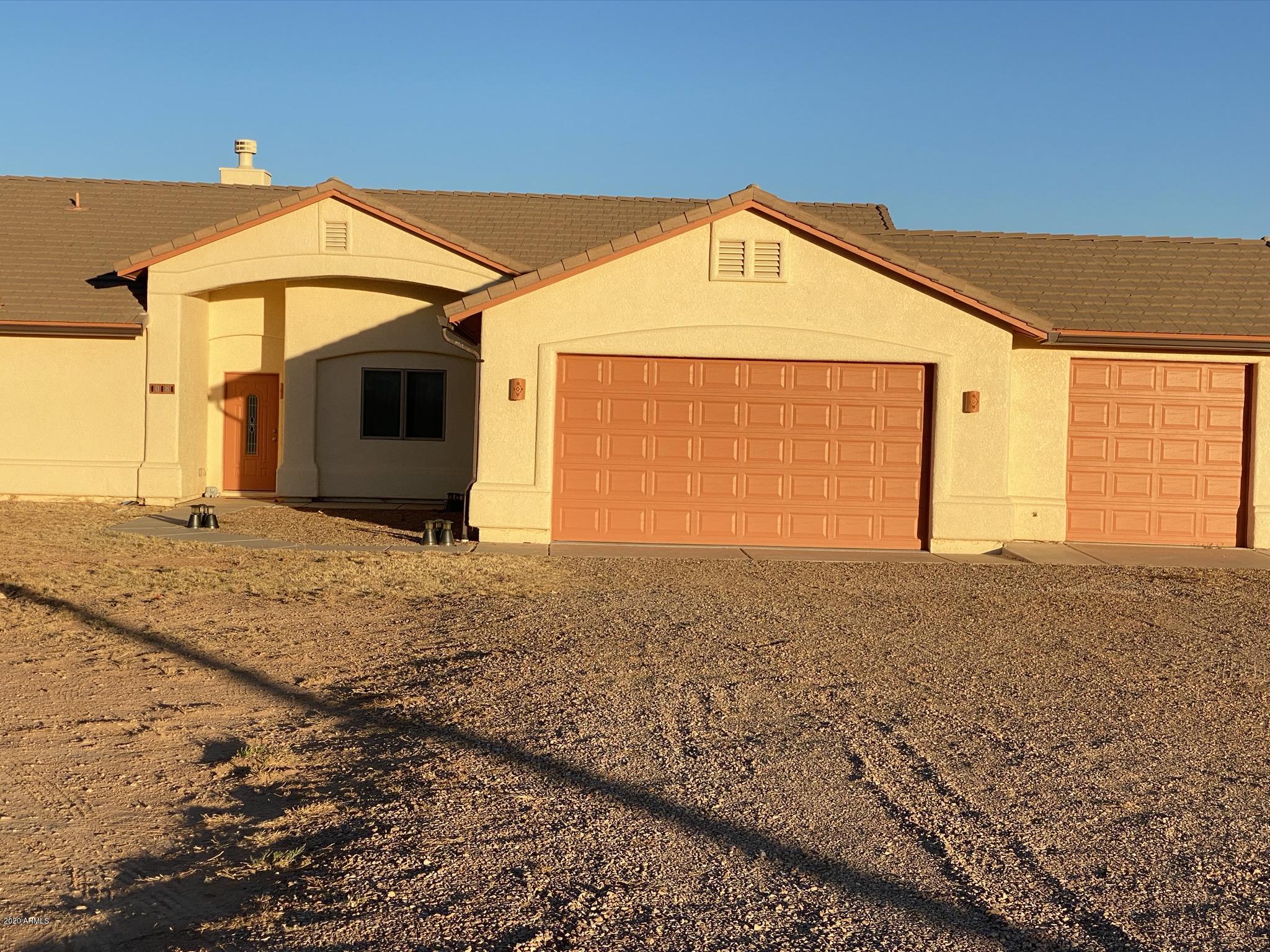 4 Acre horse property .Endless Mountain Views. 1800+ sq. ft. Refrigerated cooled  home with 3 car garage,  3 Bedroom + Den 2 bathrooms Master spa bathroom with jet tub His and Her vanity. Enjoy endless mountain views on your screed Porch. Country living at it's best.
Property to the right is the well location 5 share.
 Septic in front of property.