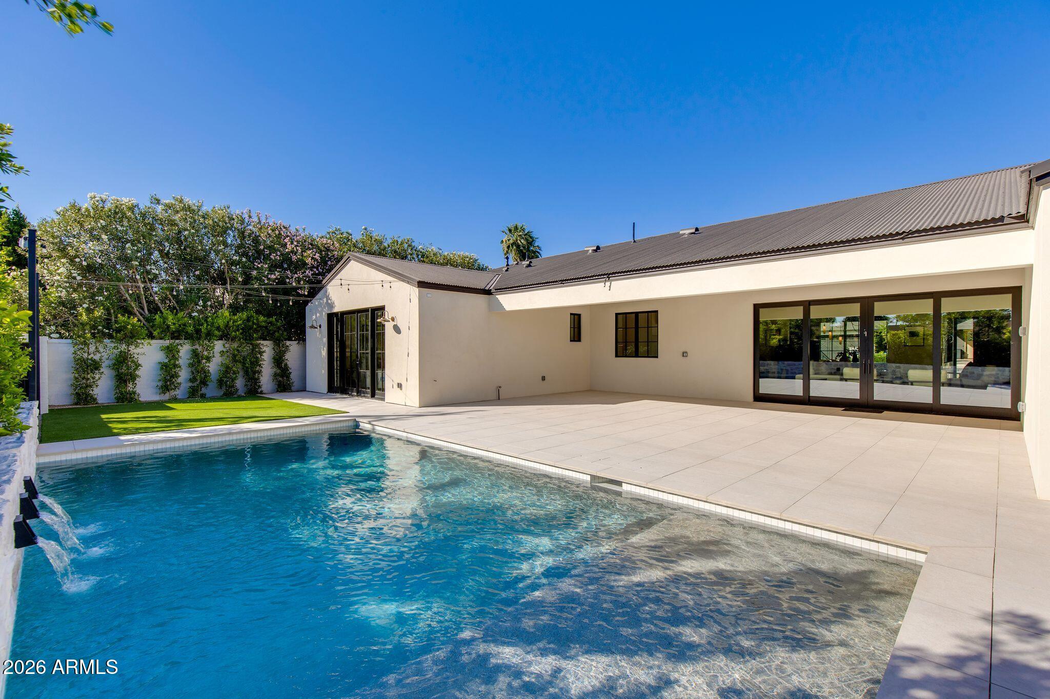FAIRLANE 3 - Residential