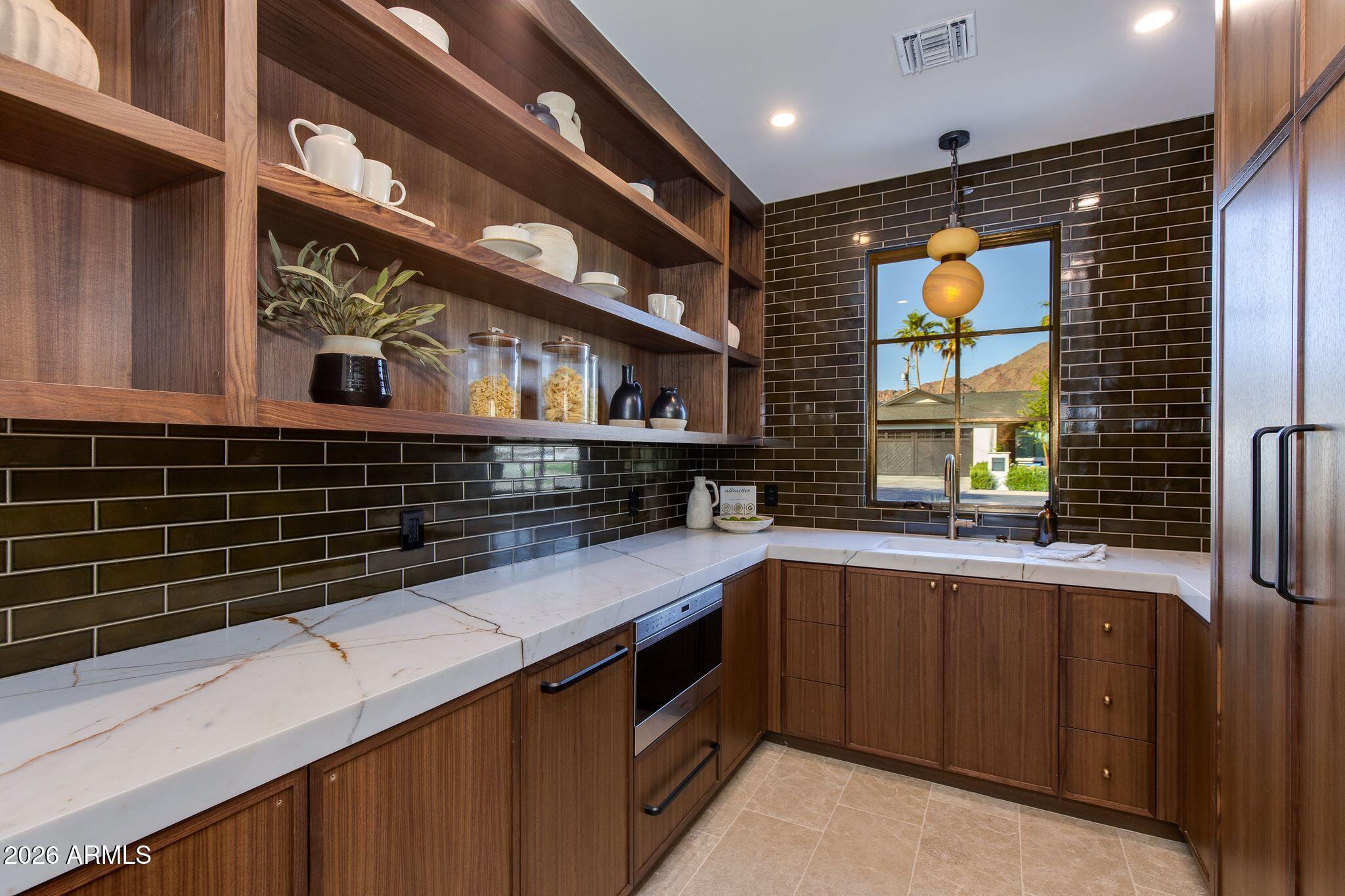 FAIRLANE 3 - Residential