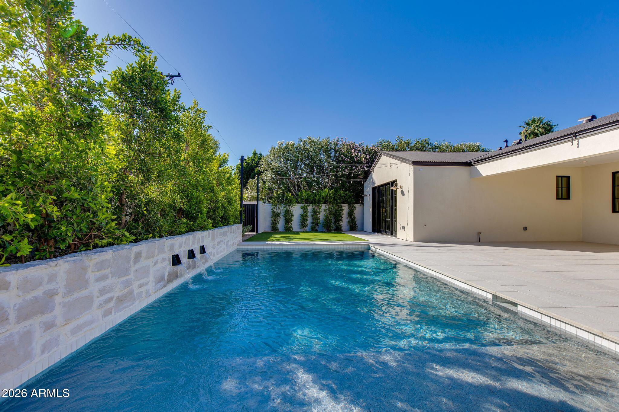 FAIRLANE 3 - Residential