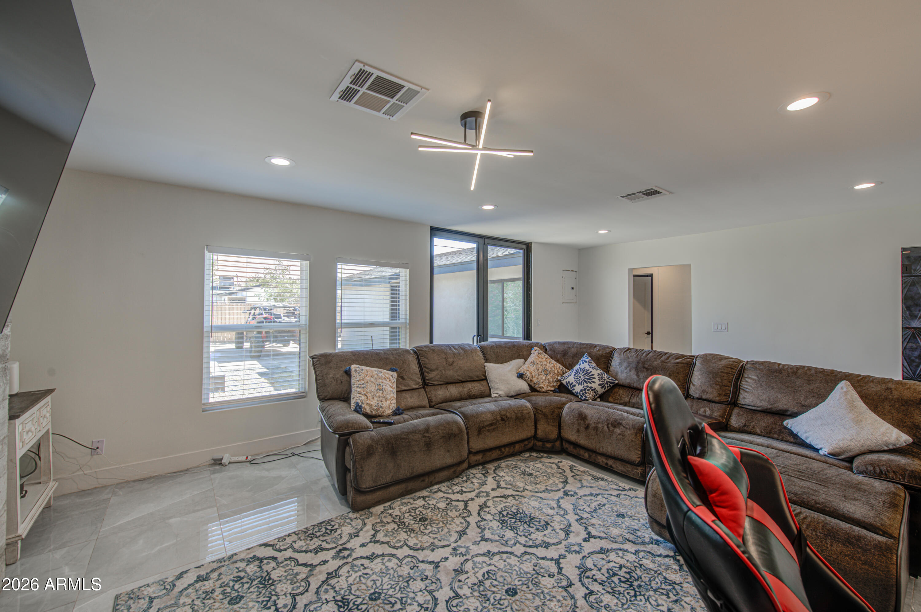 SOUTH COUNTRY CLUB MANOR - Residential