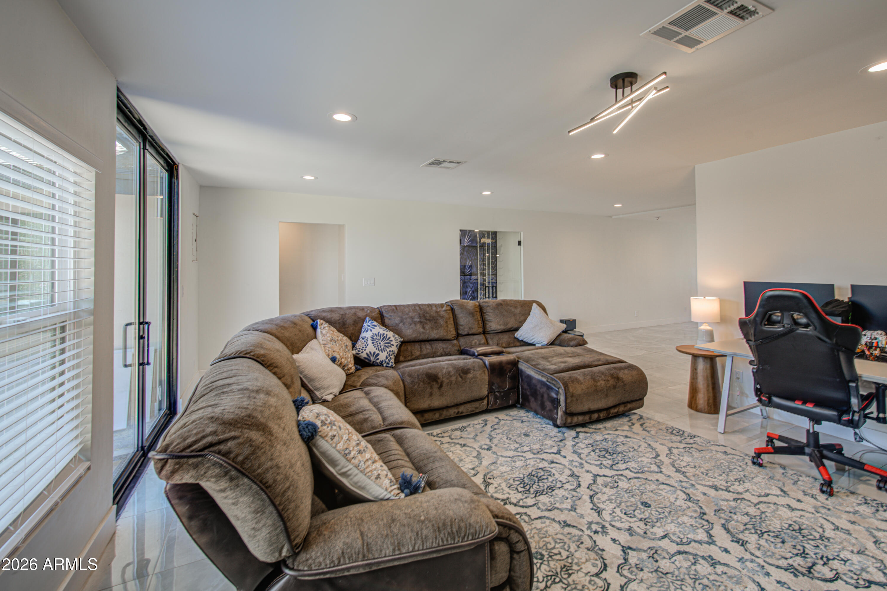 SOUTH COUNTRY CLUB MANOR - Residential