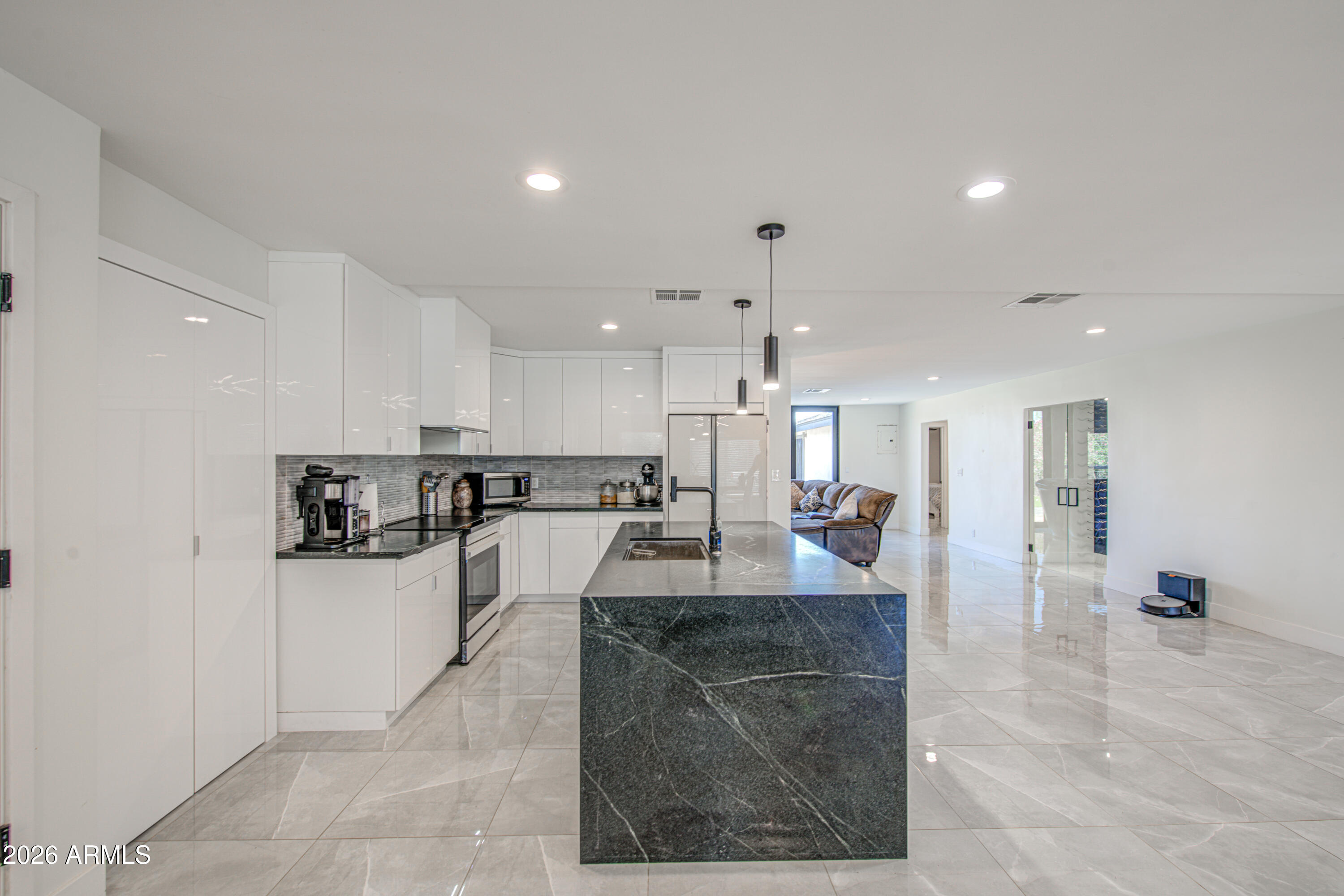 SOUTH COUNTRY CLUB MANOR - Residential