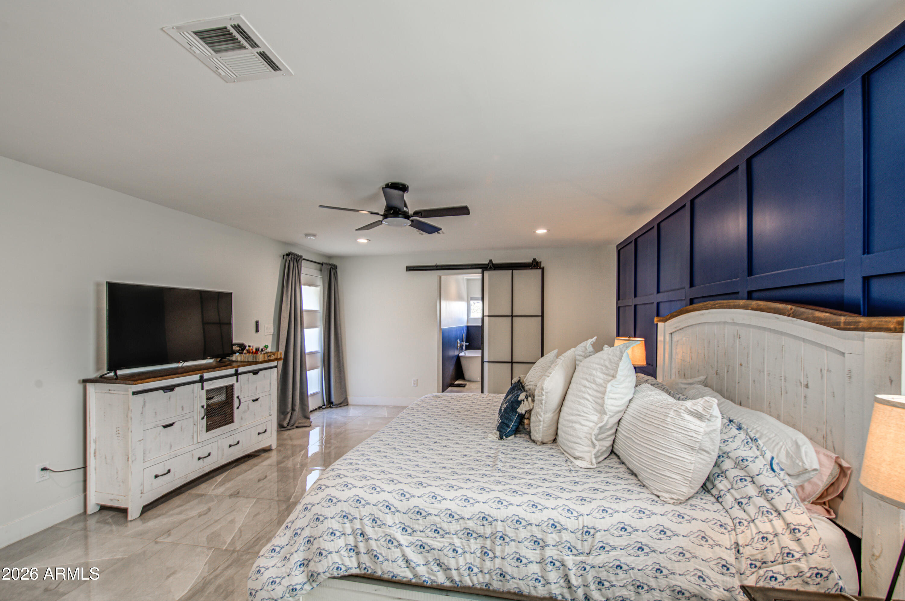 SOUTH COUNTRY CLUB MANOR - Residential