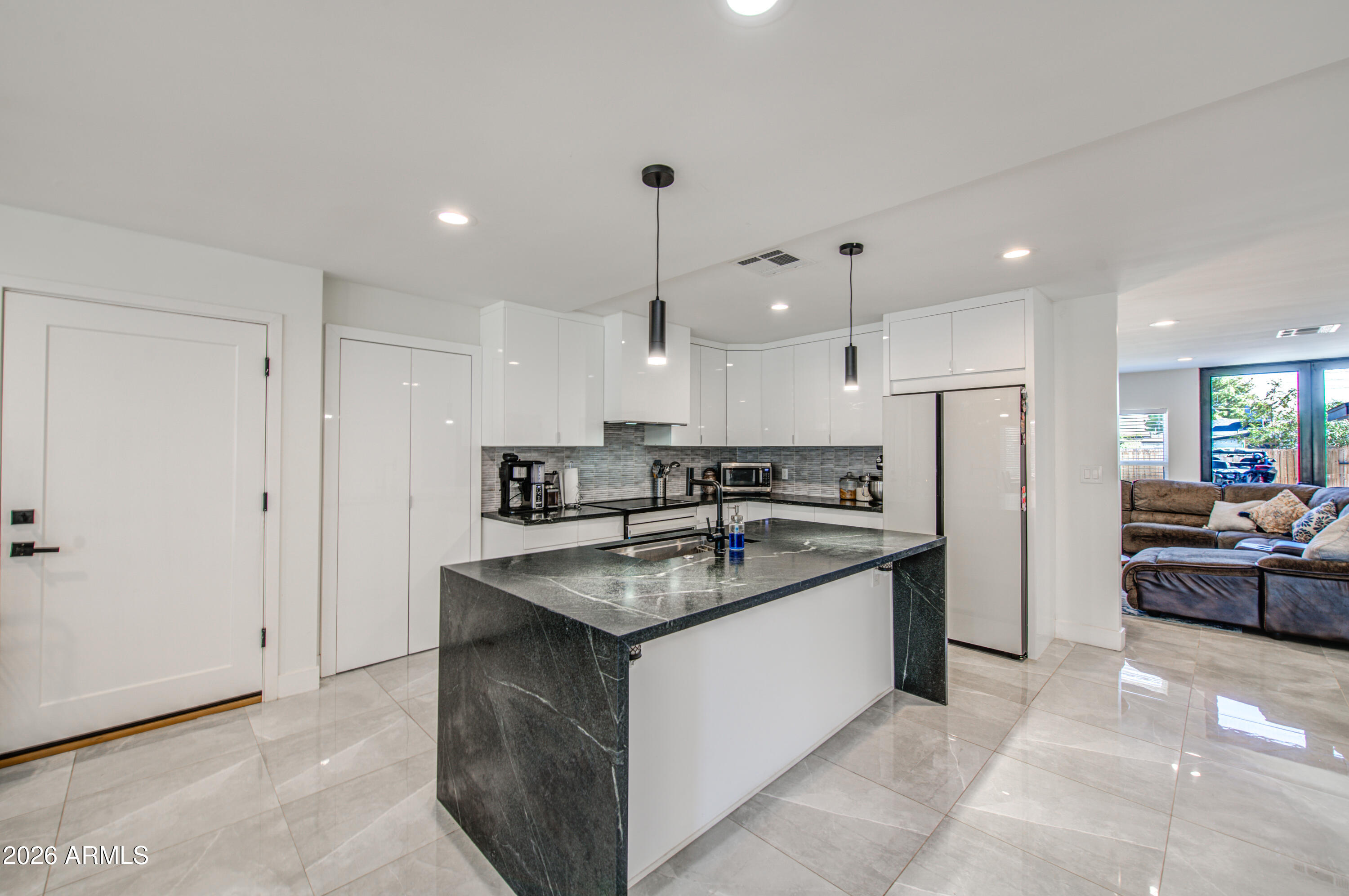 SOUTH COUNTRY CLUB MANOR - Residential