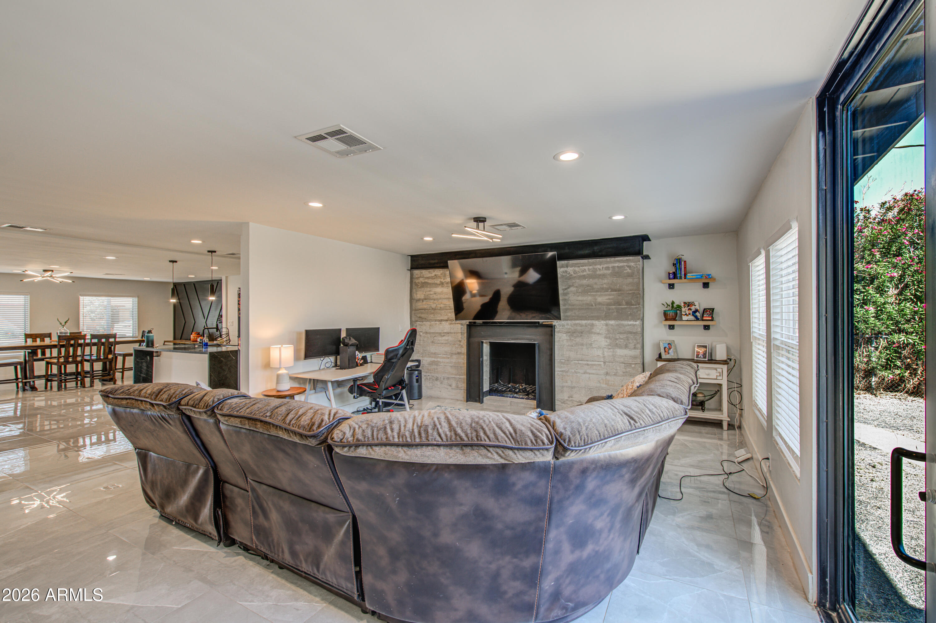 SOUTH COUNTRY CLUB MANOR - Residential