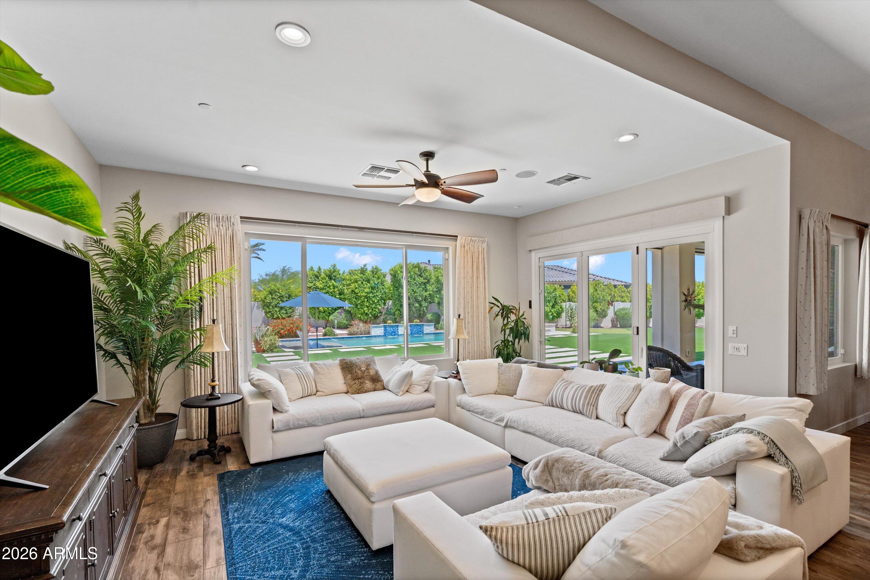 RUSSELL RANCH PHASE 3 REPLAT - Residential