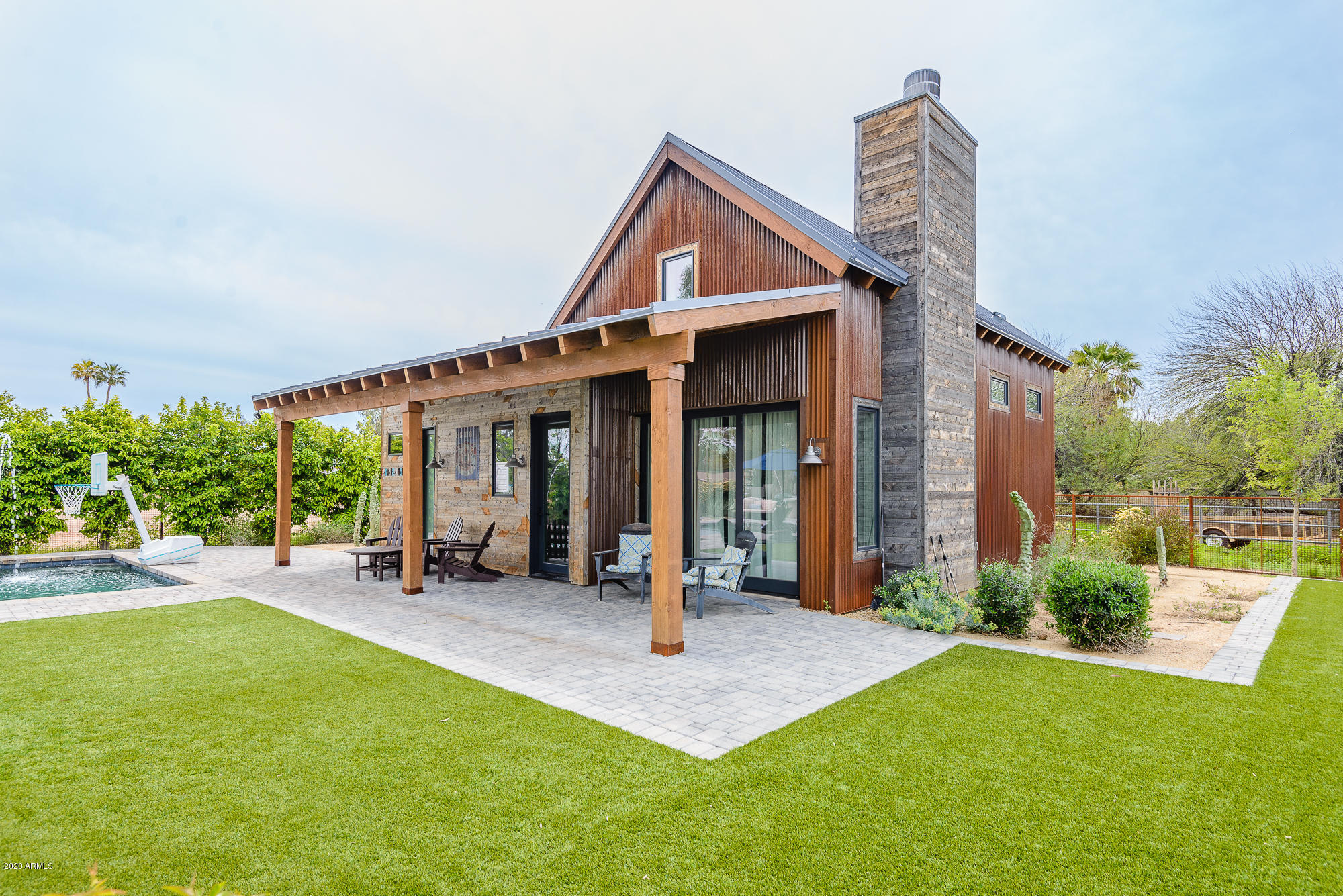 PARADISE VALLEY FARMS - Residential