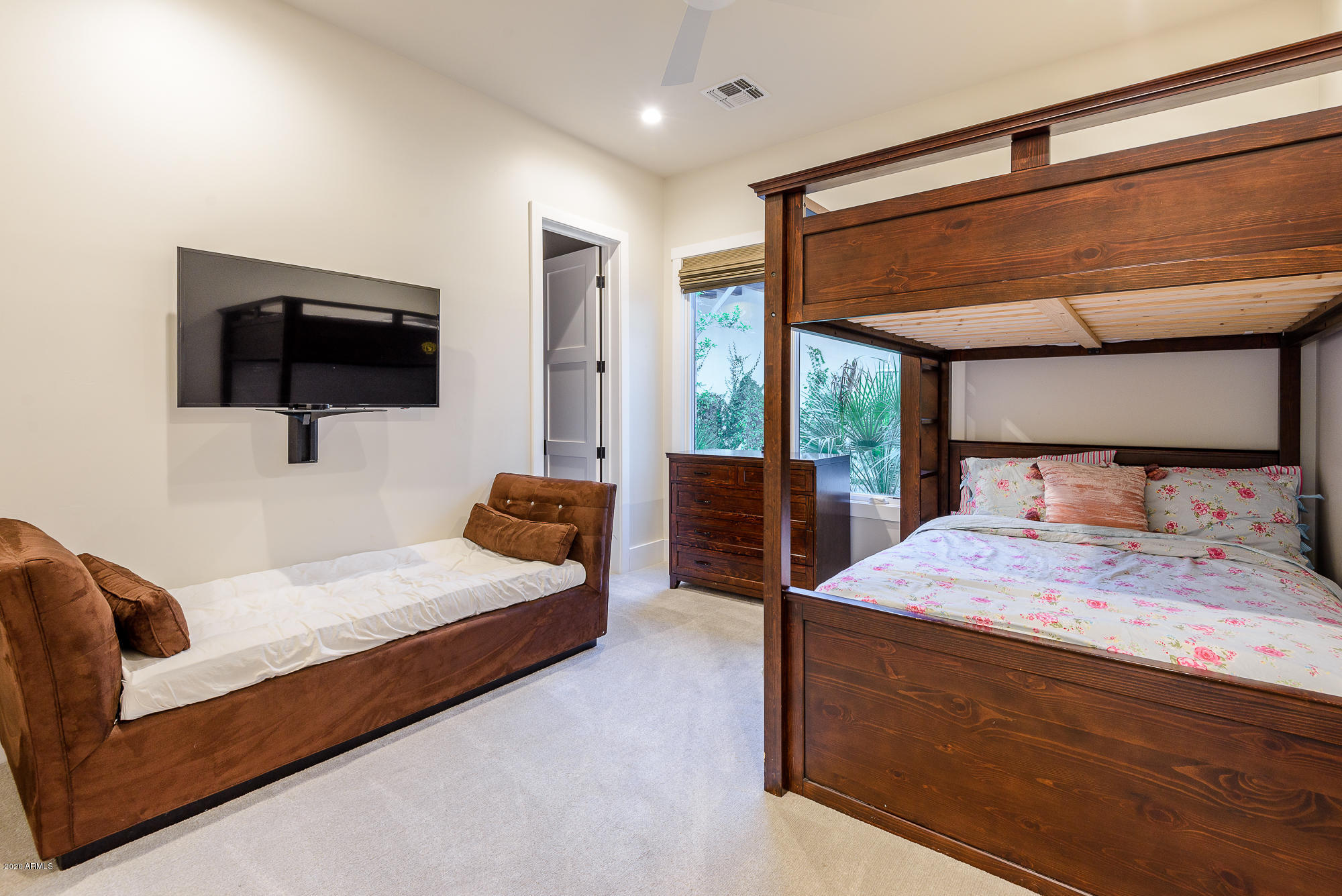 PARADISE VALLEY FARMS - Residential