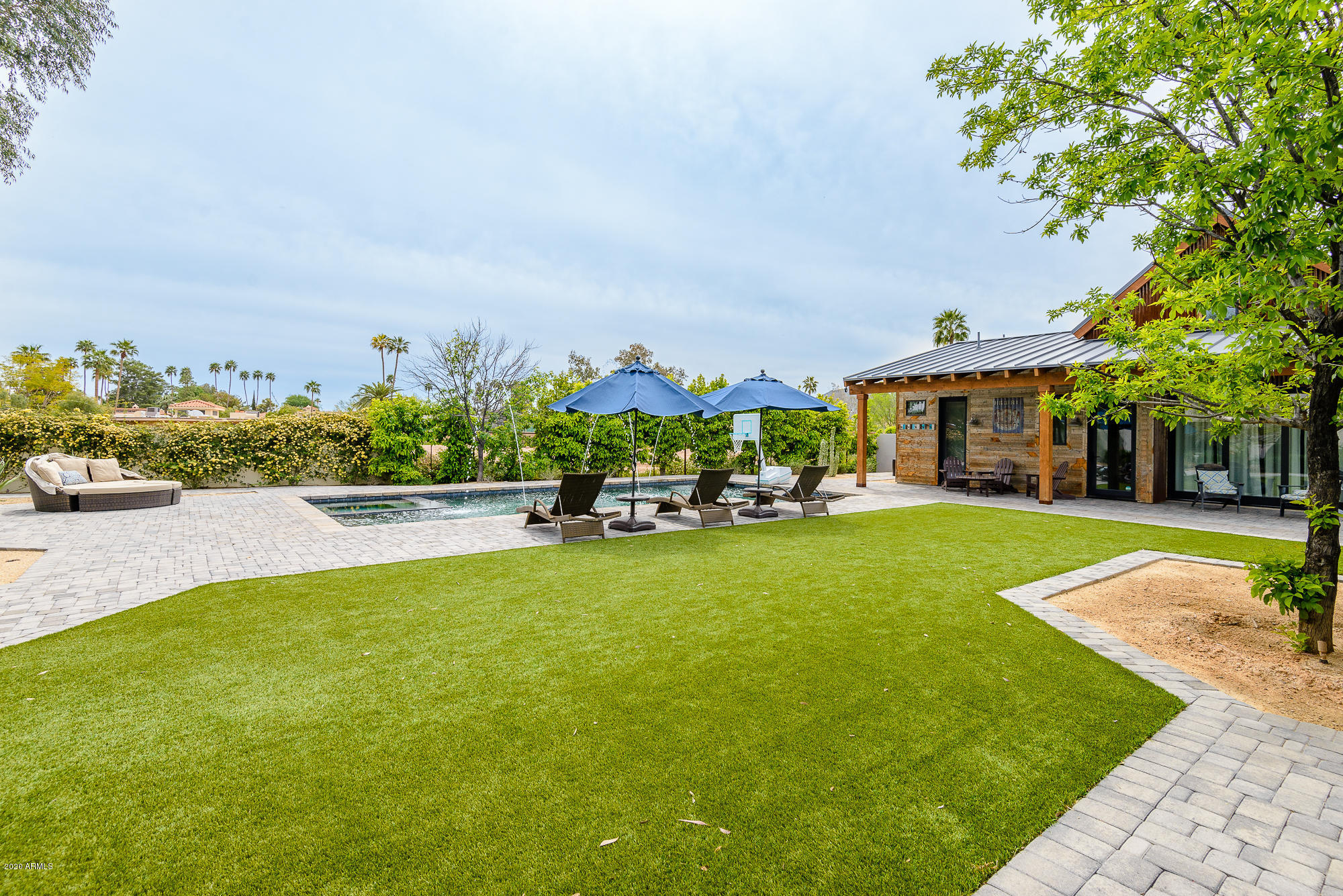 PARADISE VALLEY FARMS - Residential