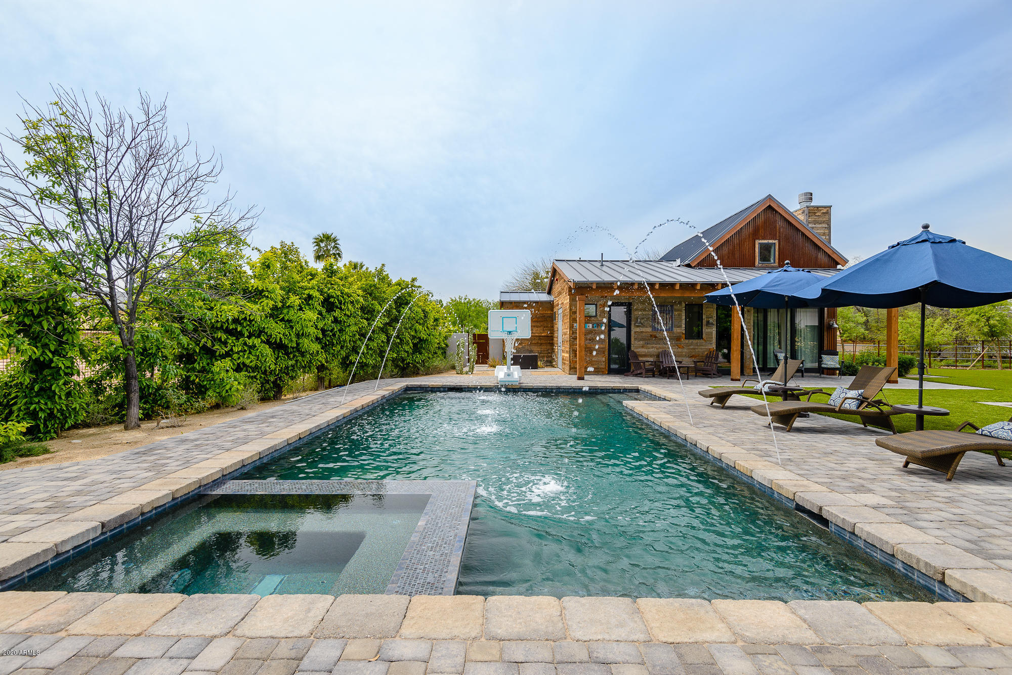 PARADISE VALLEY FARMS - Residential