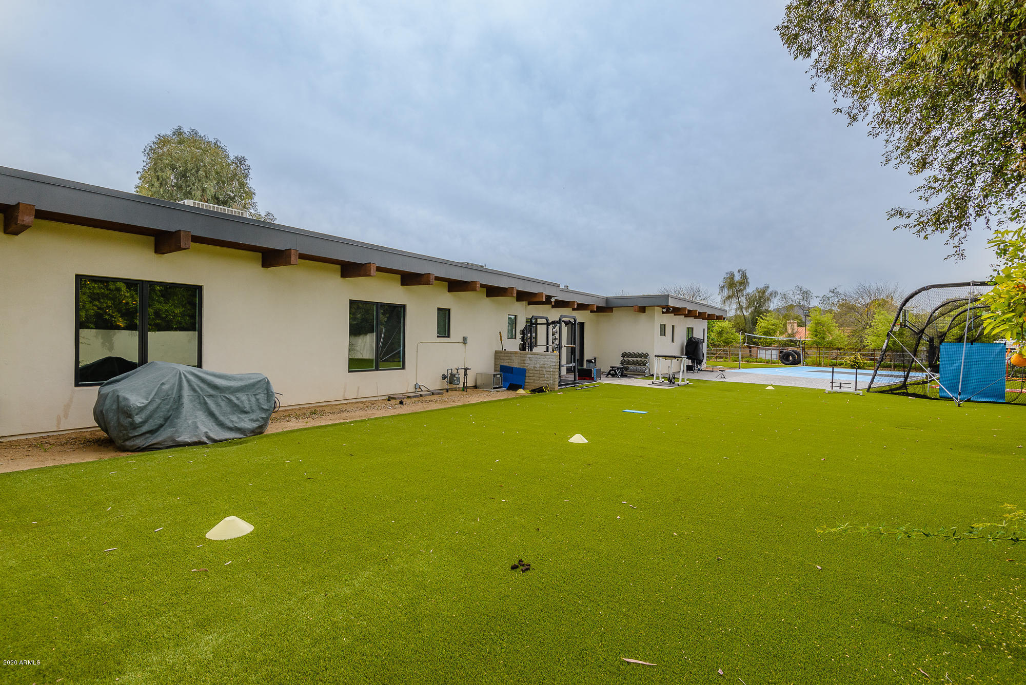 PARADISE VALLEY FARMS - Residential