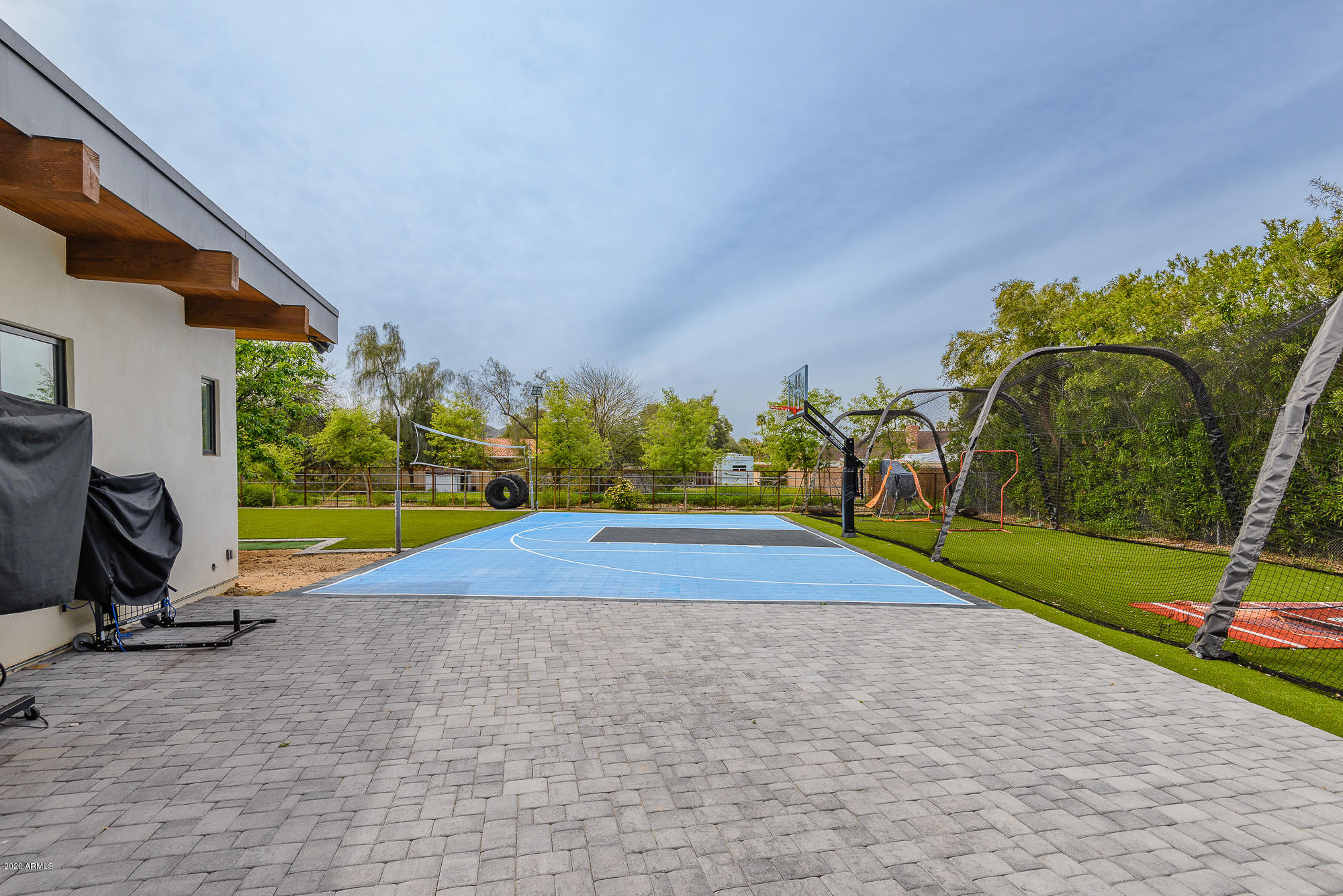 PARADISE VALLEY FARMS - Residential