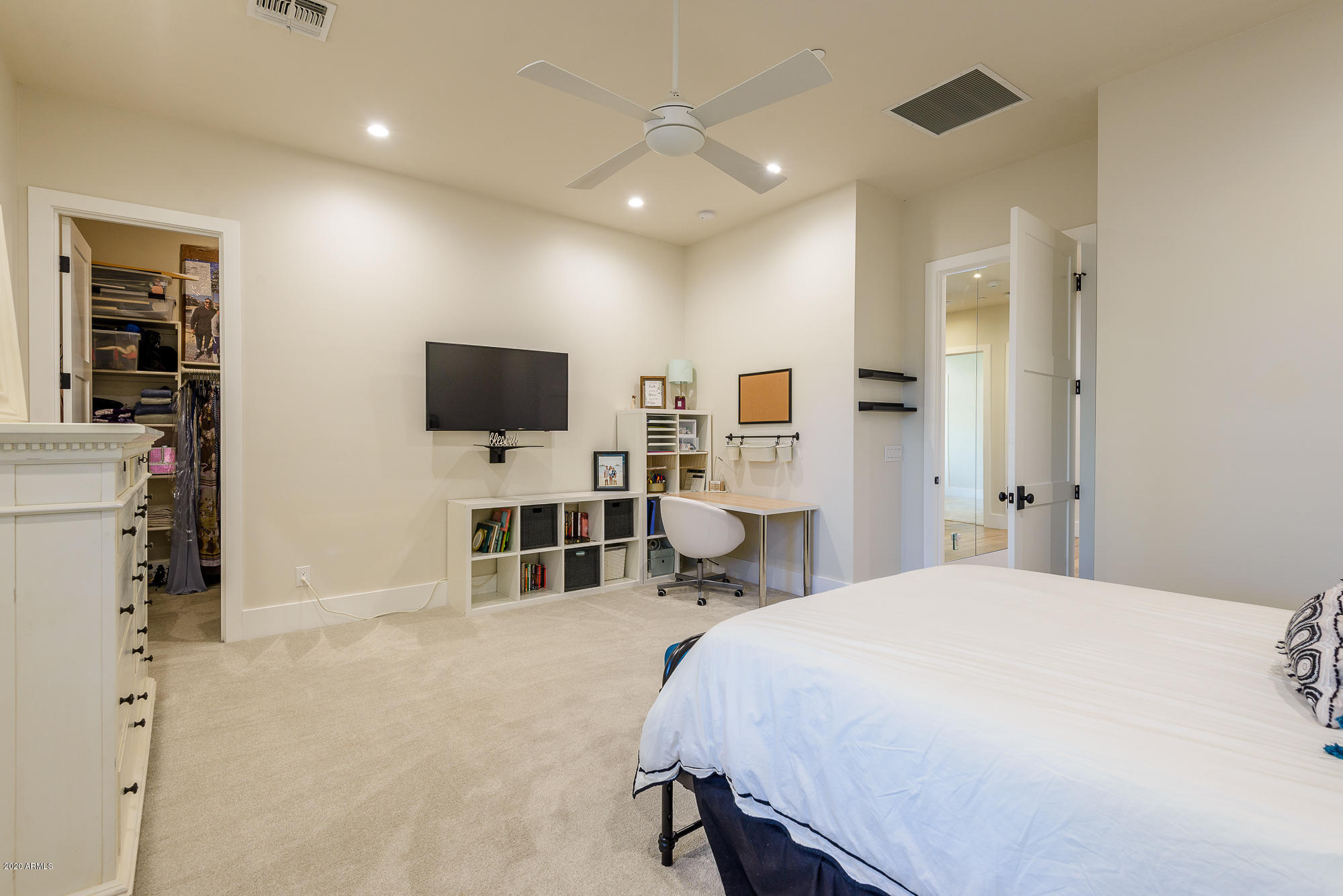 PARADISE VALLEY FARMS - Residential