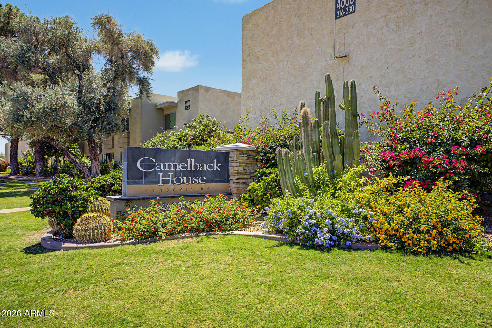 Camelback House - Residential