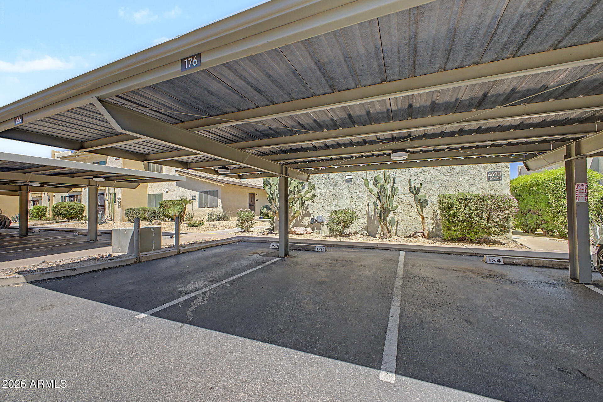 Camelback House - Residential