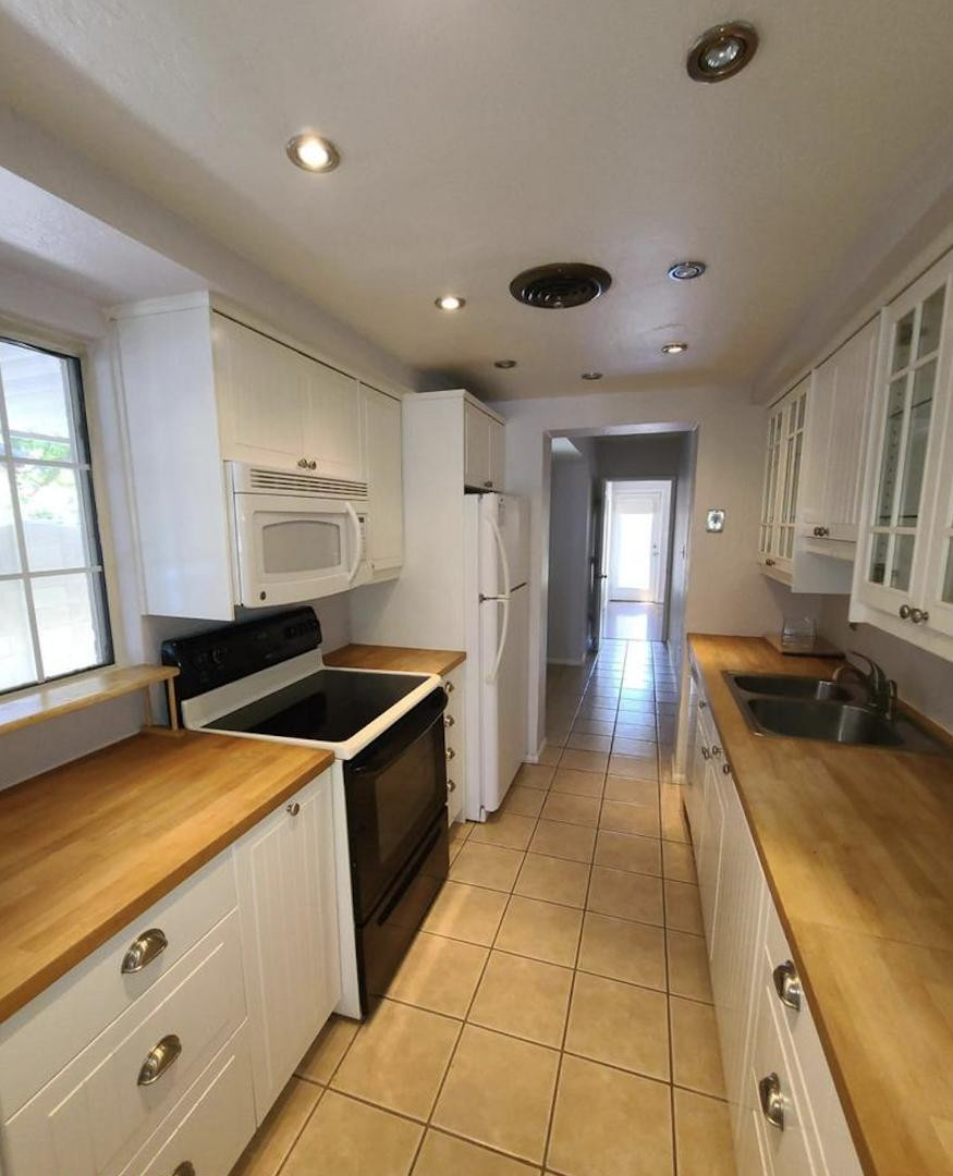 WOODLEA BLOCKS 1 2 7 THRU 10 - Residential Lease