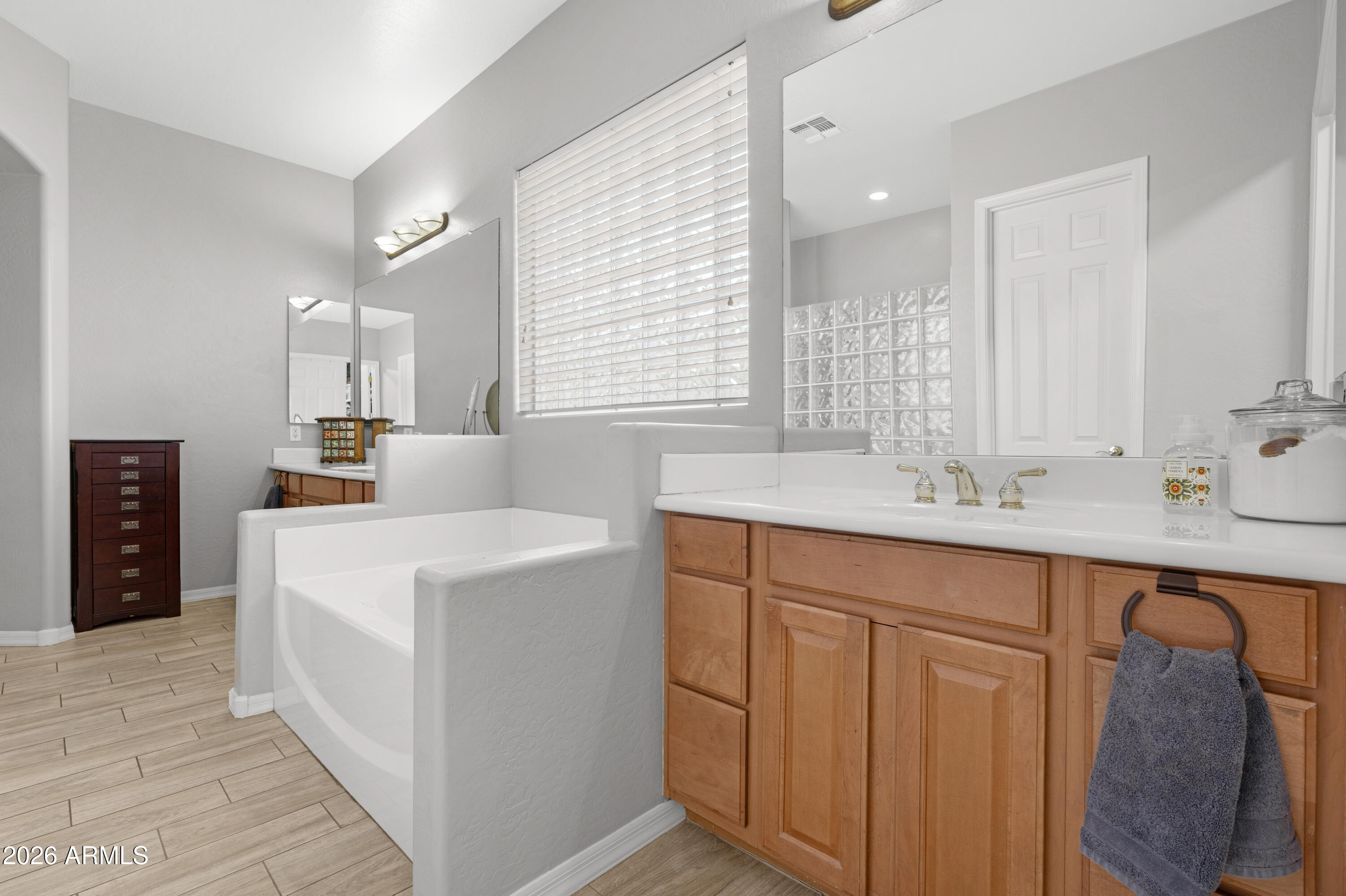 DREAMING SUMMIT UNIT 3B - Residential