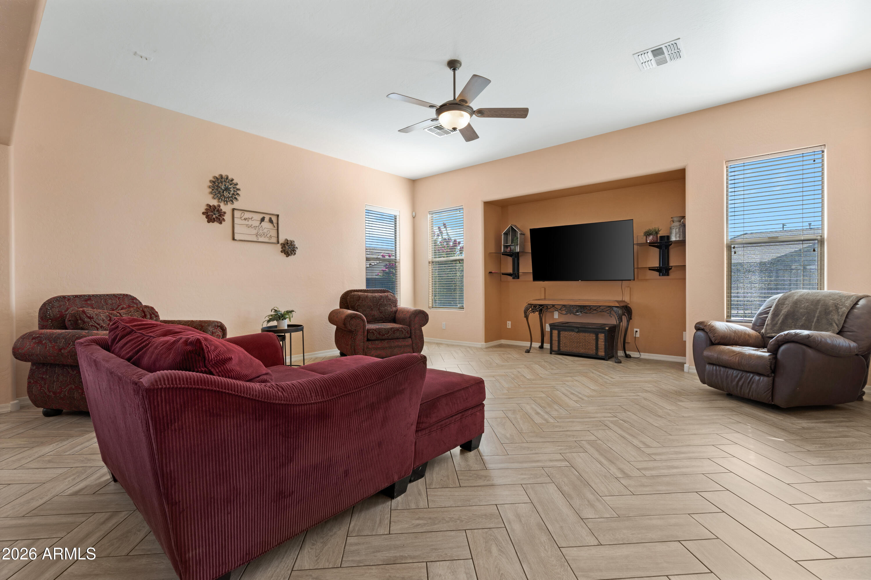 DREAMING SUMMIT UNIT 3B - Residential