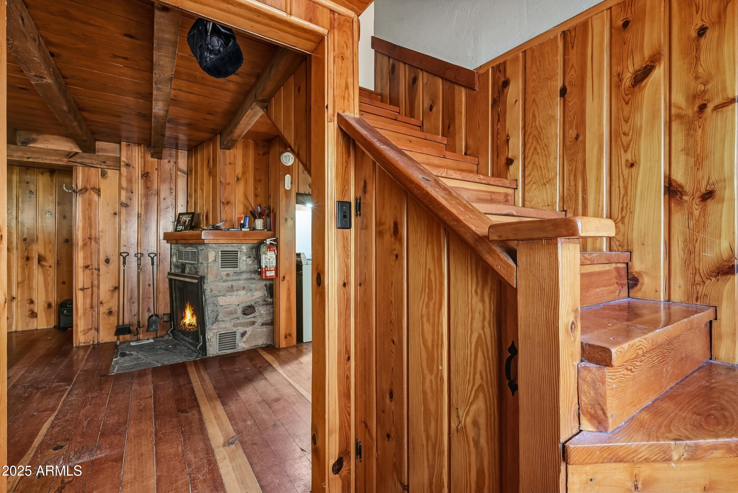 SEE CANYON HOMES - Residential