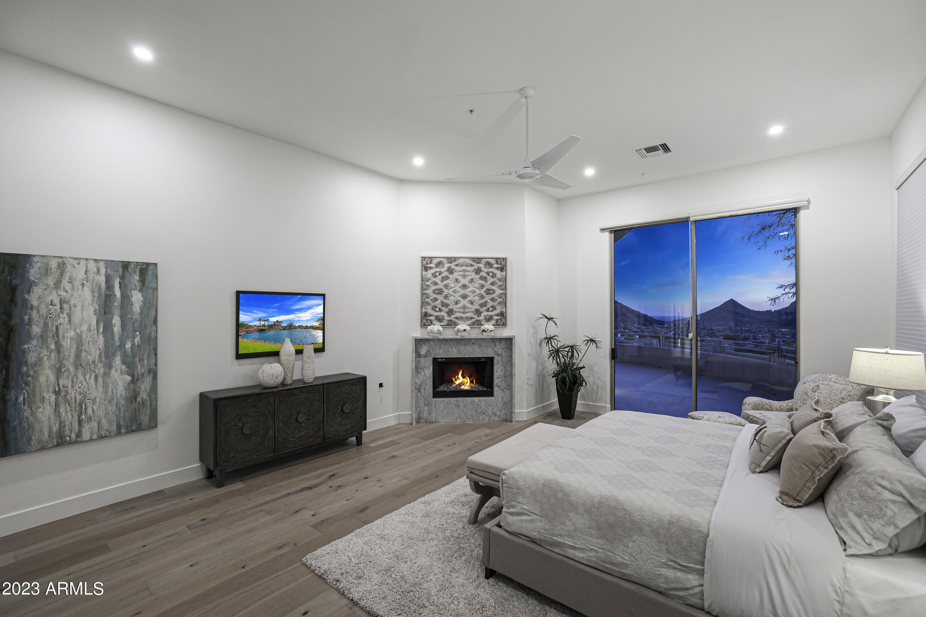 SCOTTSDALE MOUNTAIN - Residential