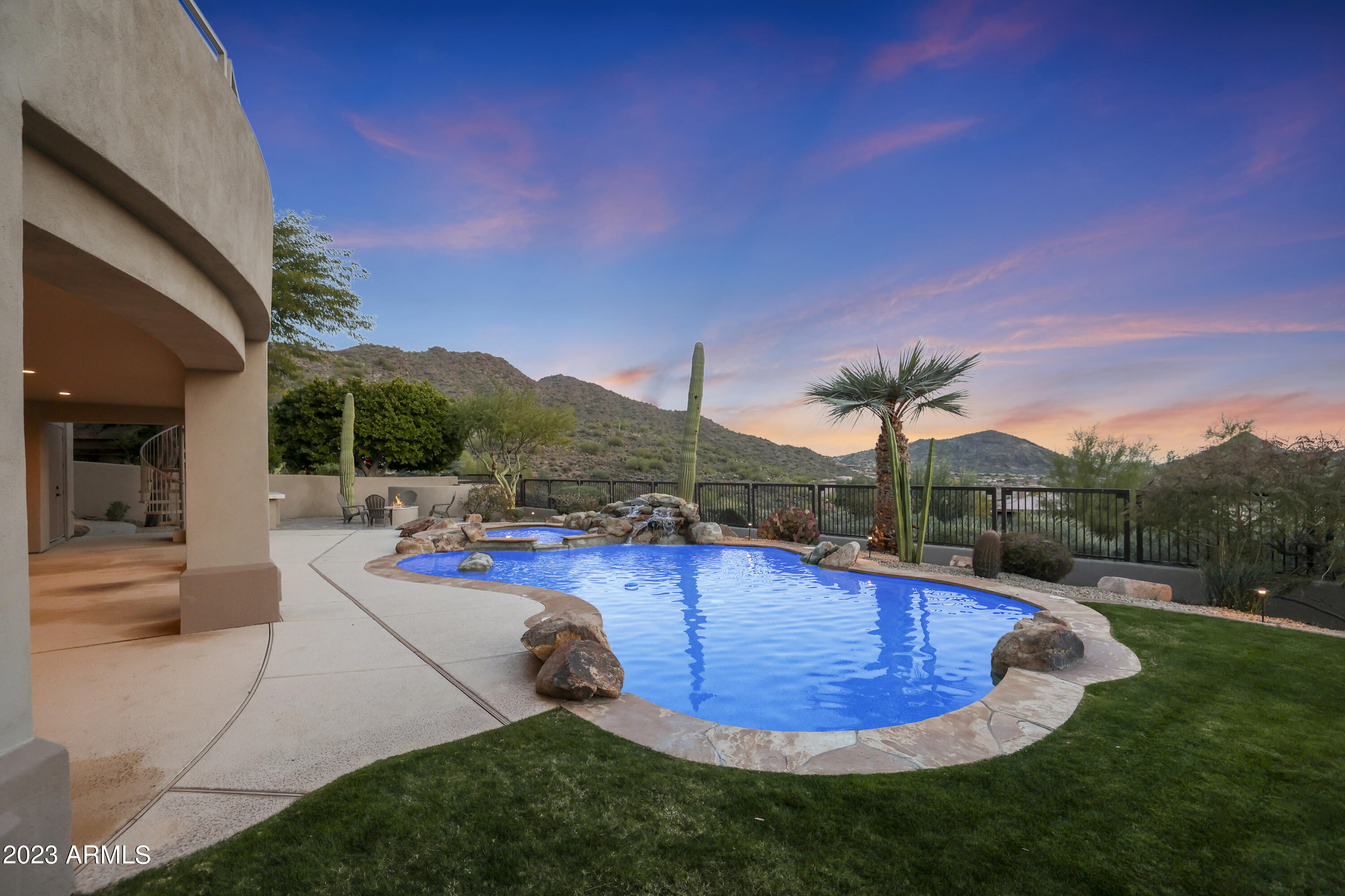 SCOTTSDALE MOUNTAIN - Residential