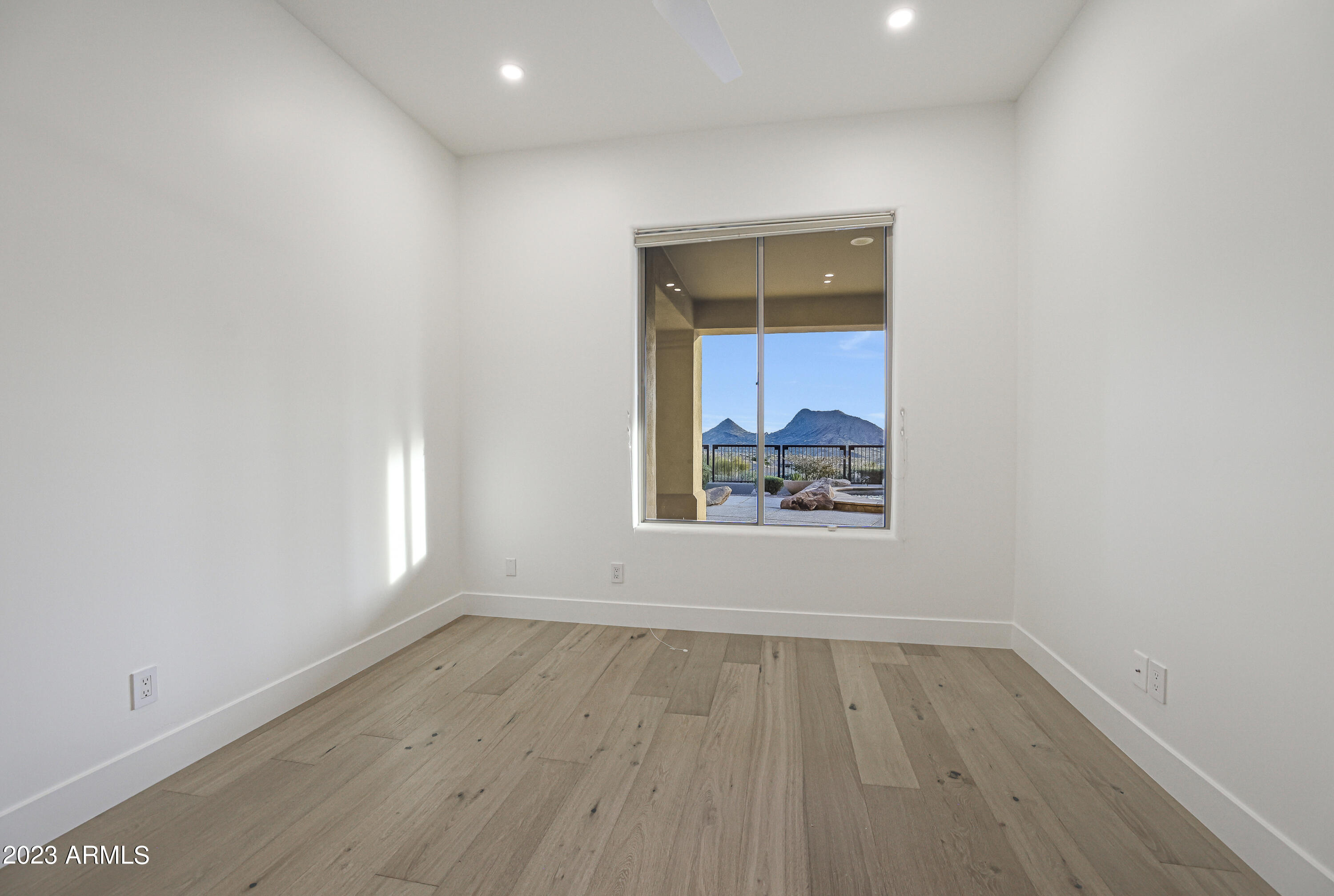 SCOTTSDALE MOUNTAIN - Residential