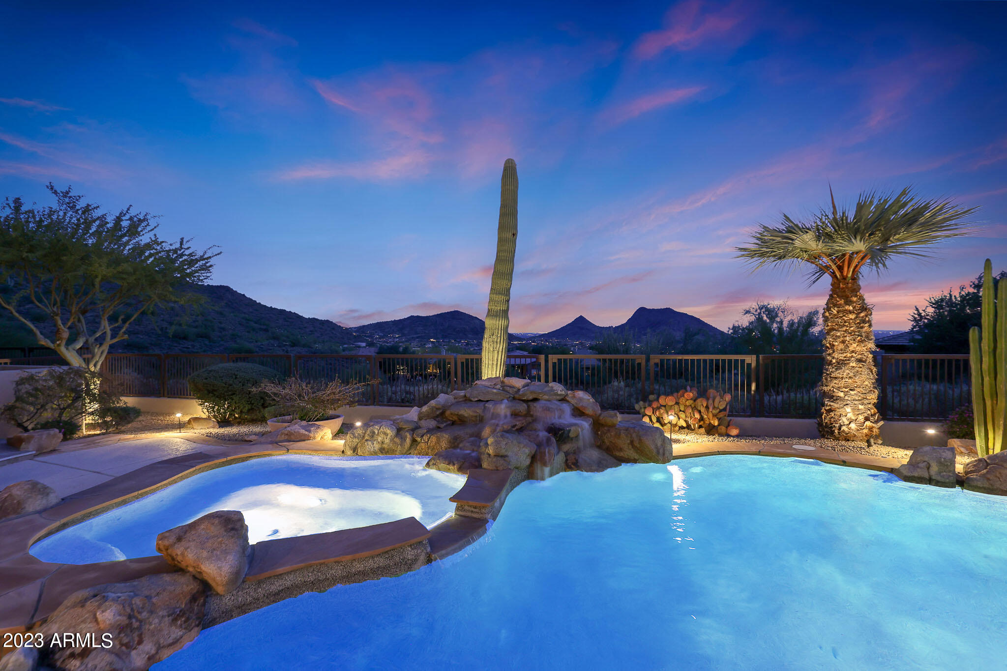 SCOTTSDALE MOUNTAIN - Residential