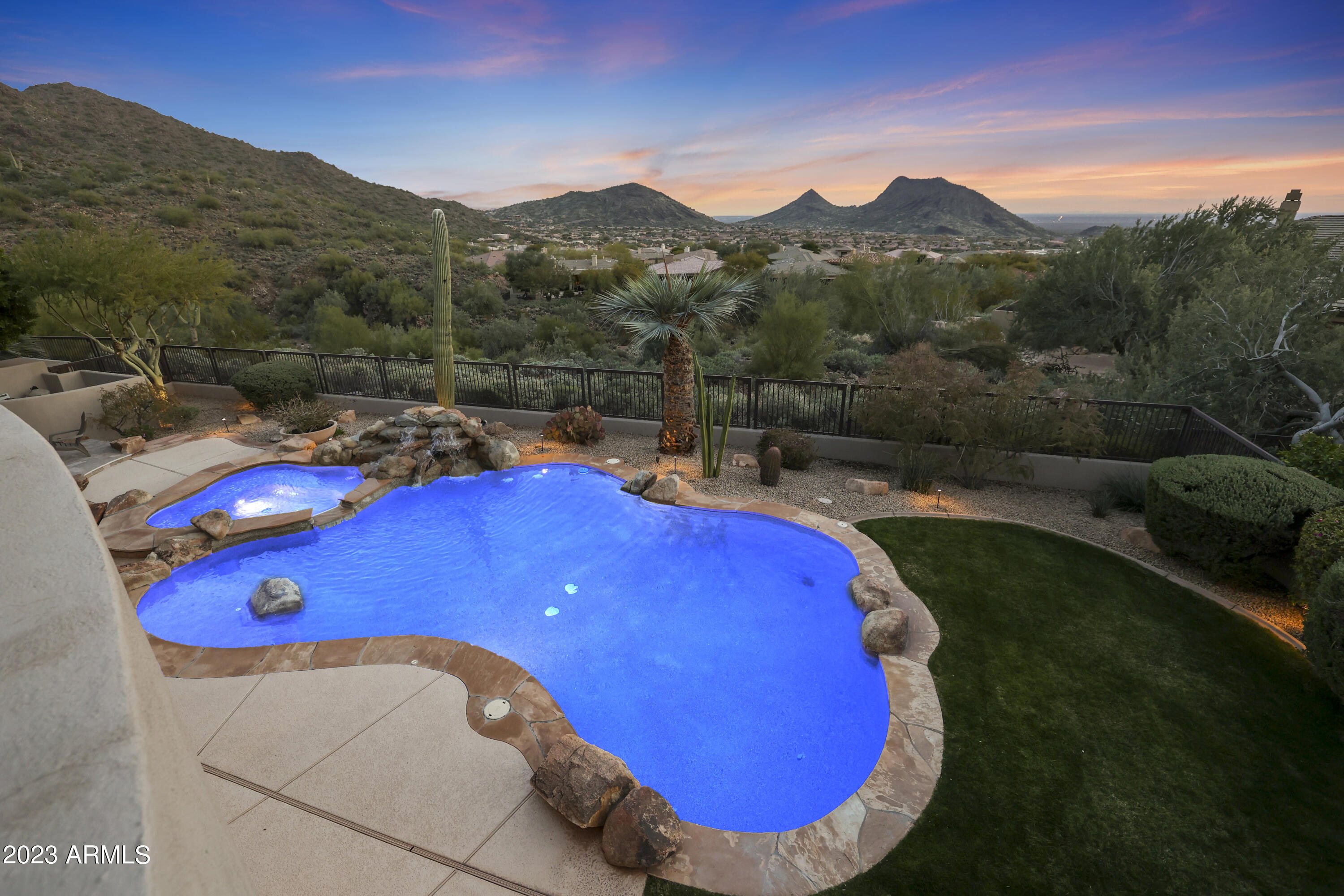SCOTTSDALE MOUNTAIN - Residential