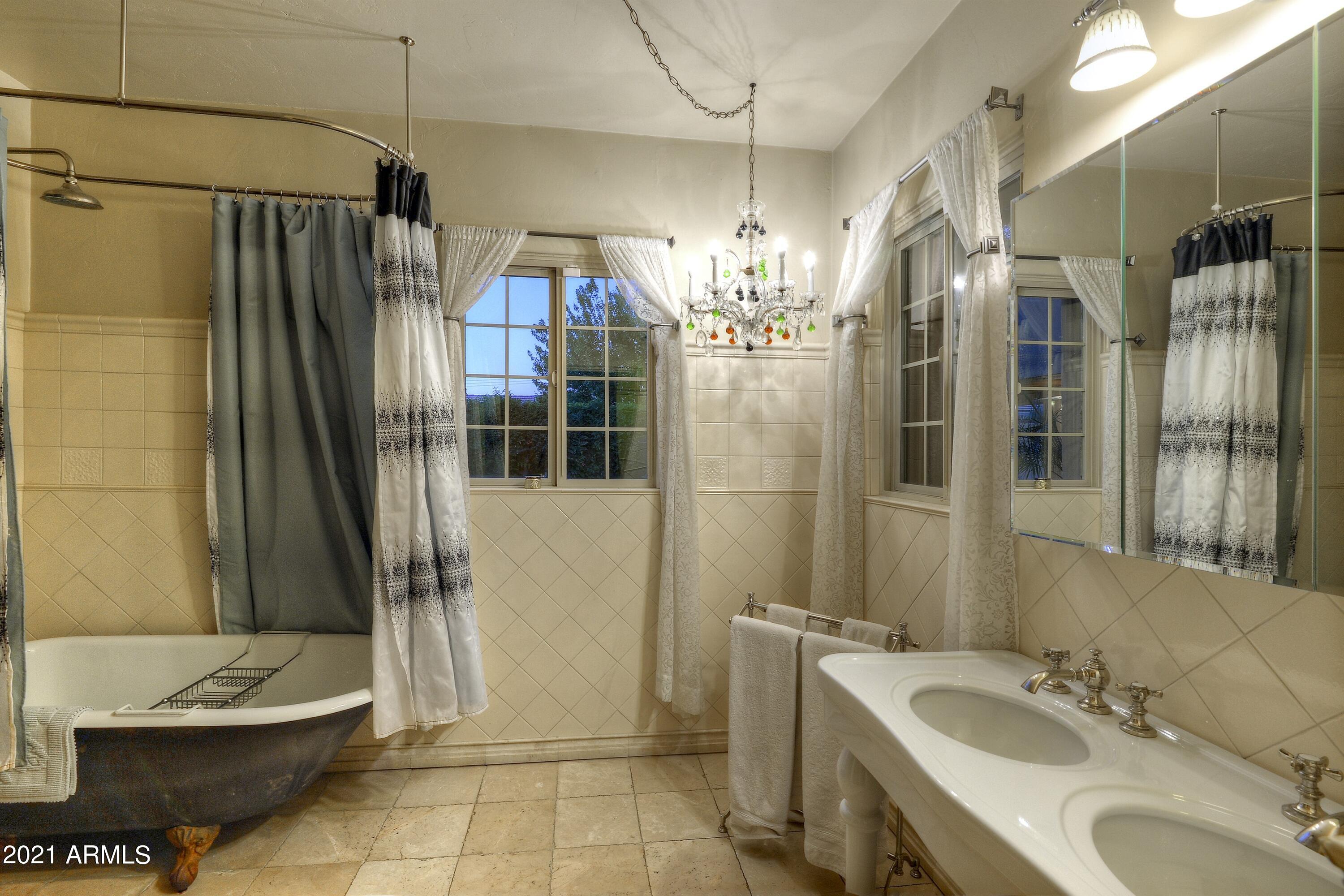 Country Club Manor - Residential