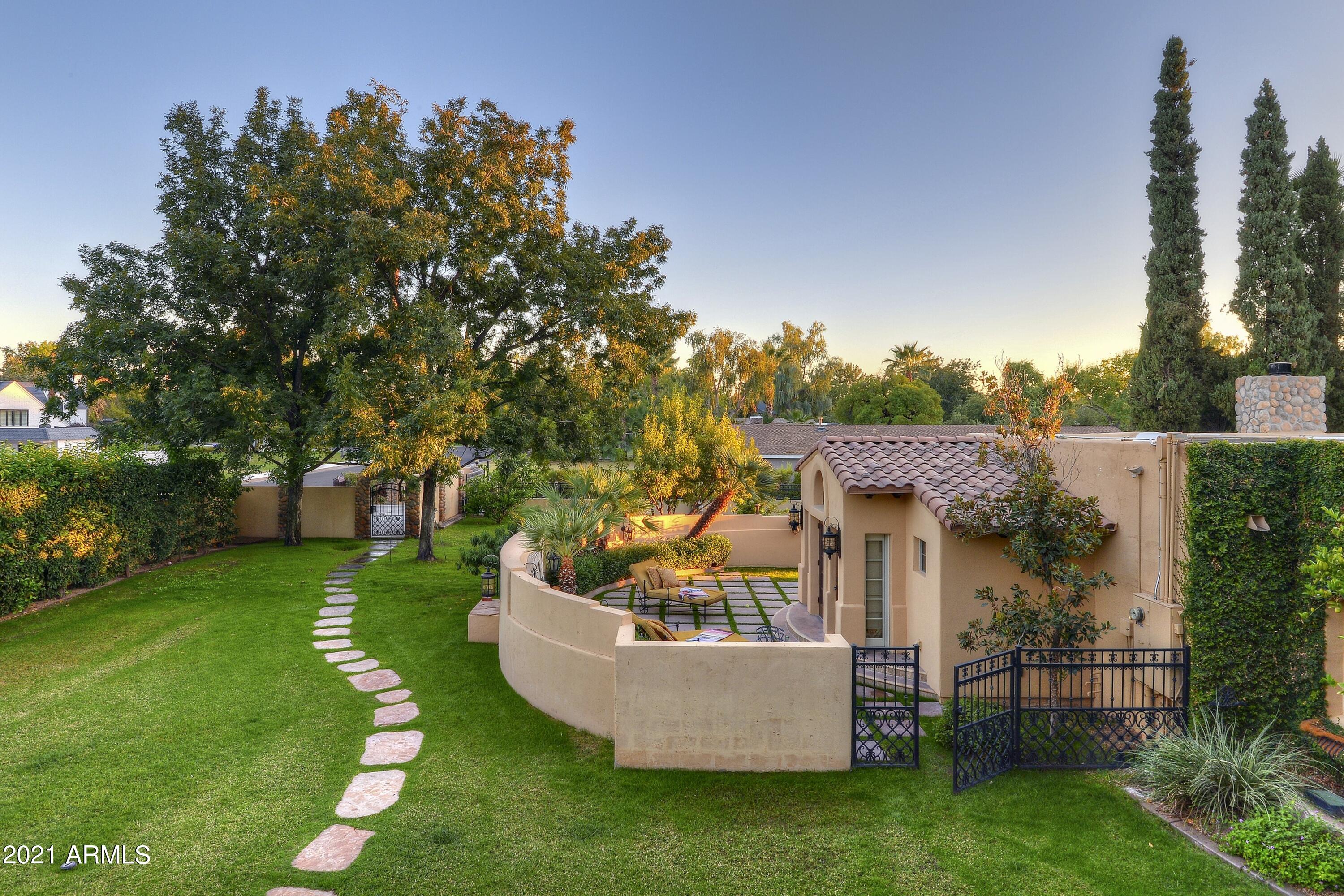 Country Club Manor - Residential