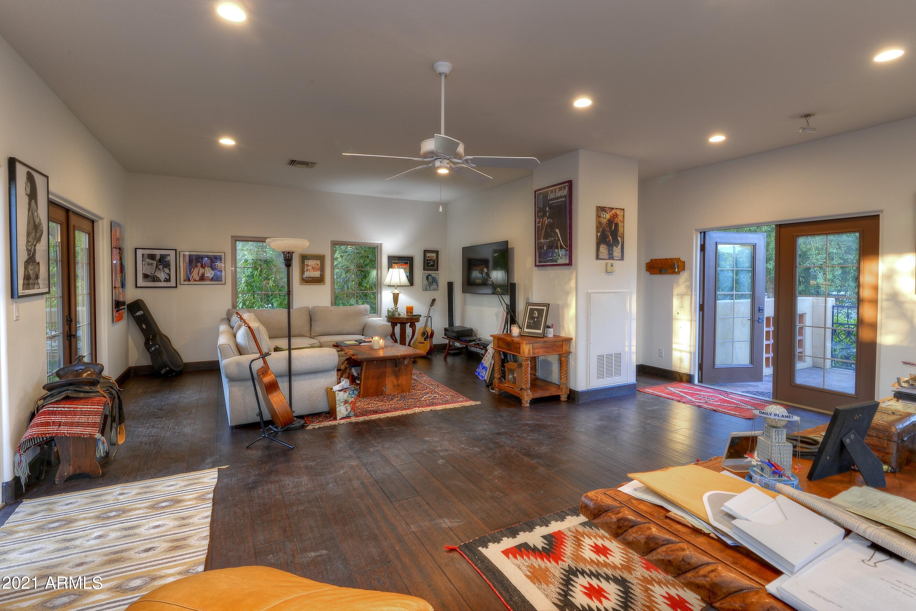 Country Club Manor - Residential